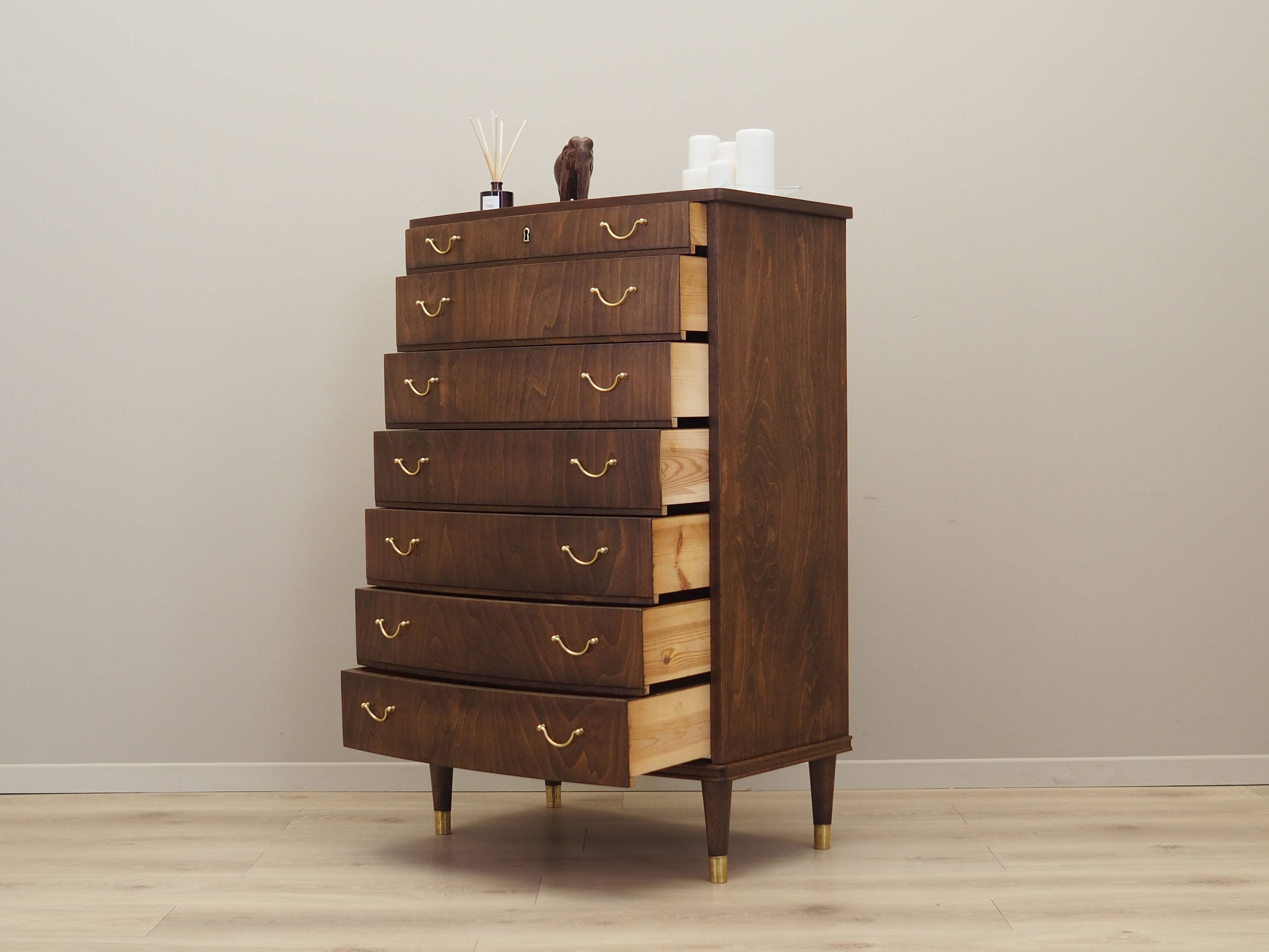 Commode en noyer, design danois, années 1960, production : Danemark