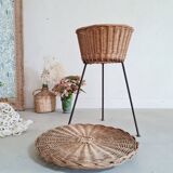 Worker tripod feet metal rattan