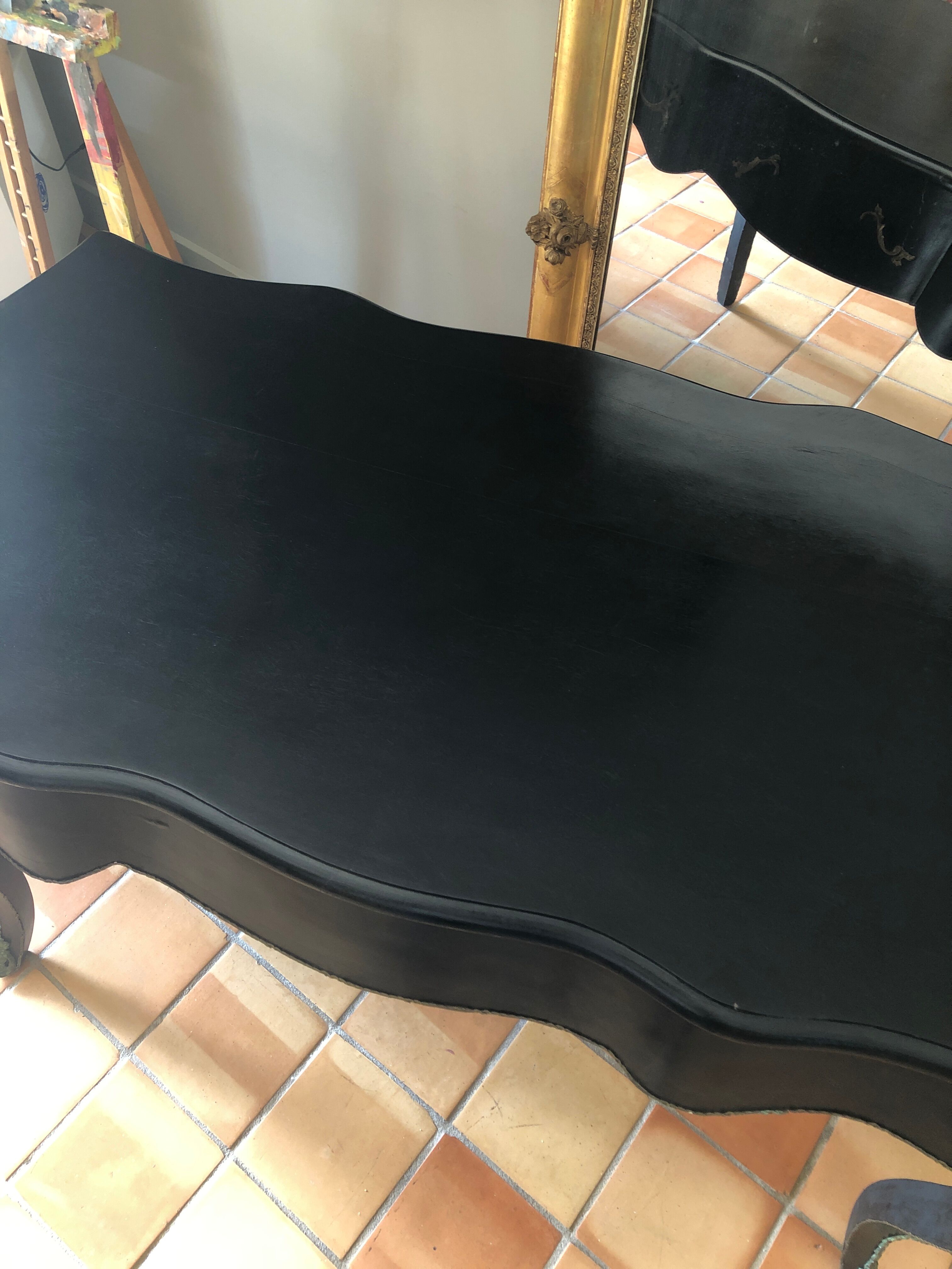 Black-laque desk