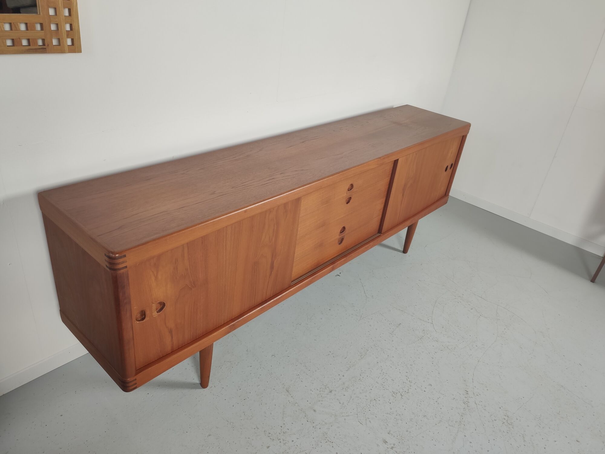 Enfilade en teck HW Klein pour Bramin made in Denmark 1960s
