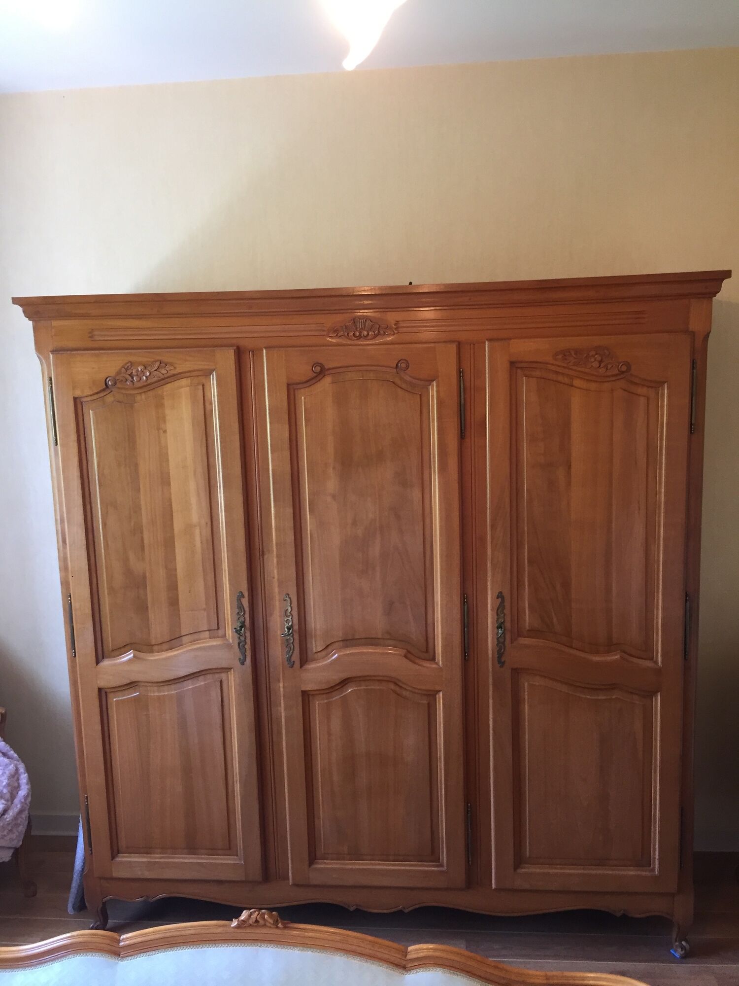 Wardrobe 3 doors cherry style Louis XV perfect condition