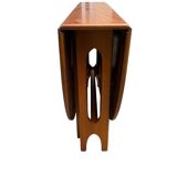 Table dite « Gateleg » style scandinave