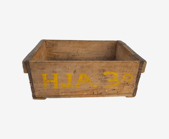 Ancienne caisse d'atelier en bois massif avec marquage jaune