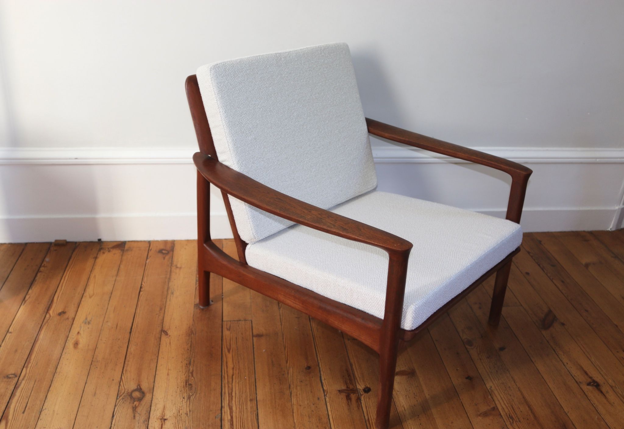 Pair of vintage Scandinavian teak armchairs from the 1960s.