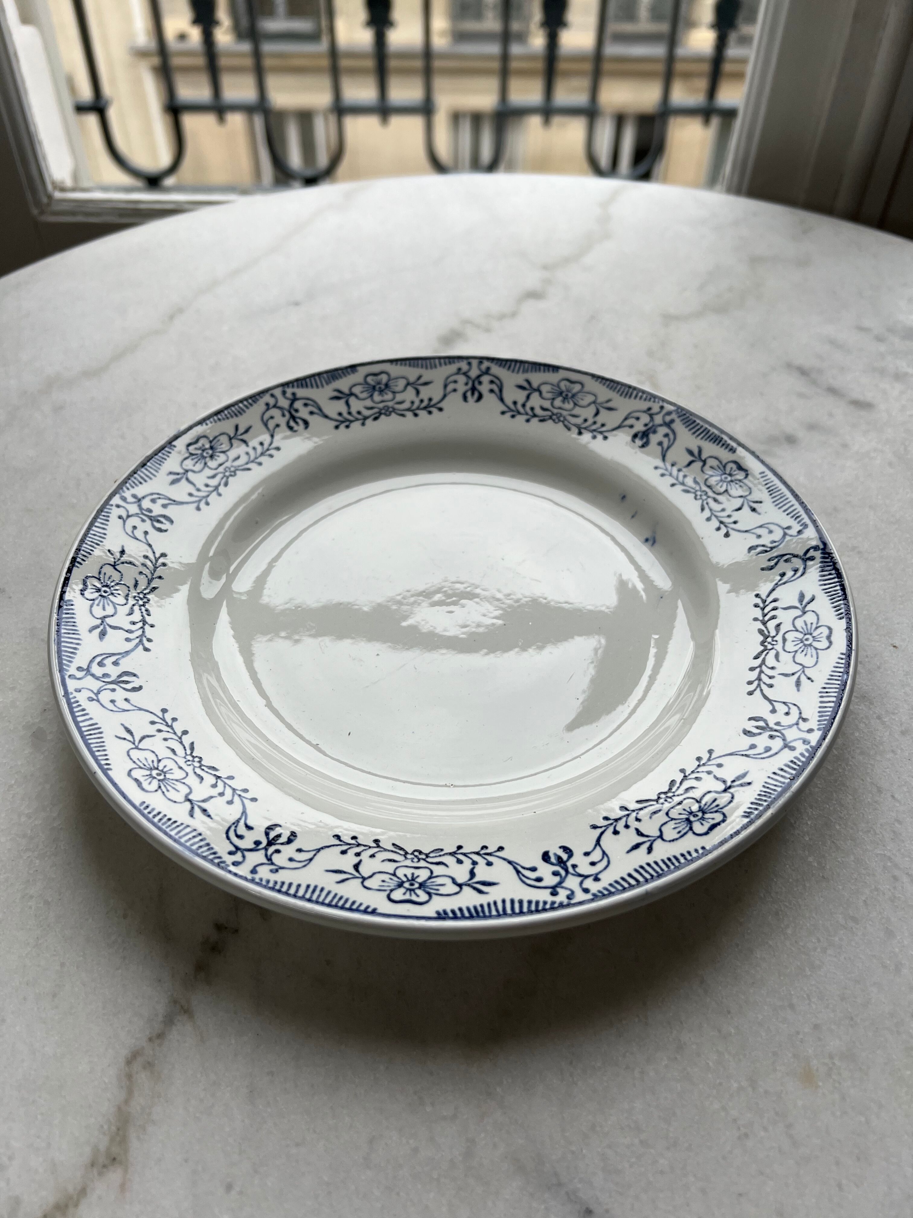 Lot de 23 assiettes - St Amand