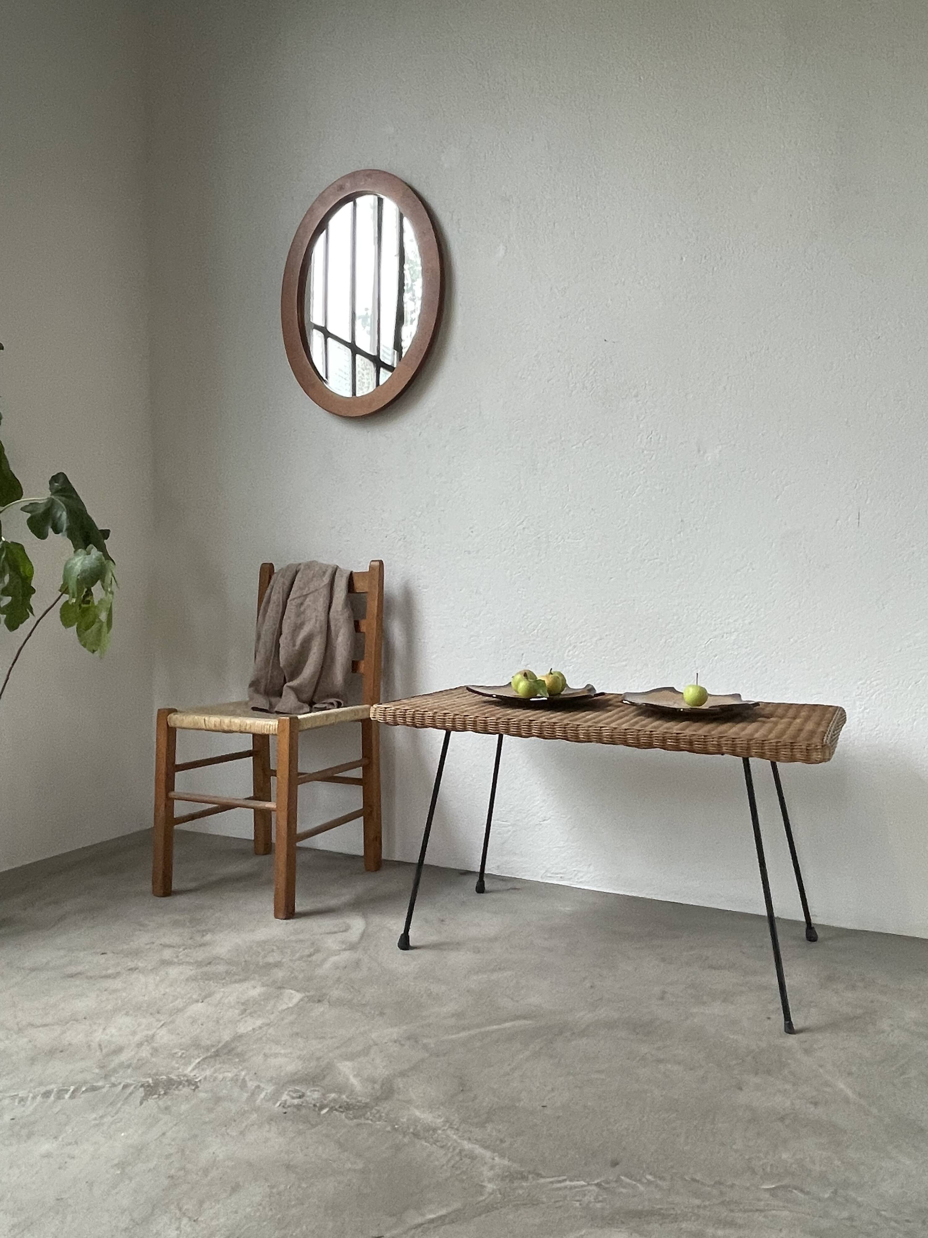 Table basse osier tressé et métal 1960