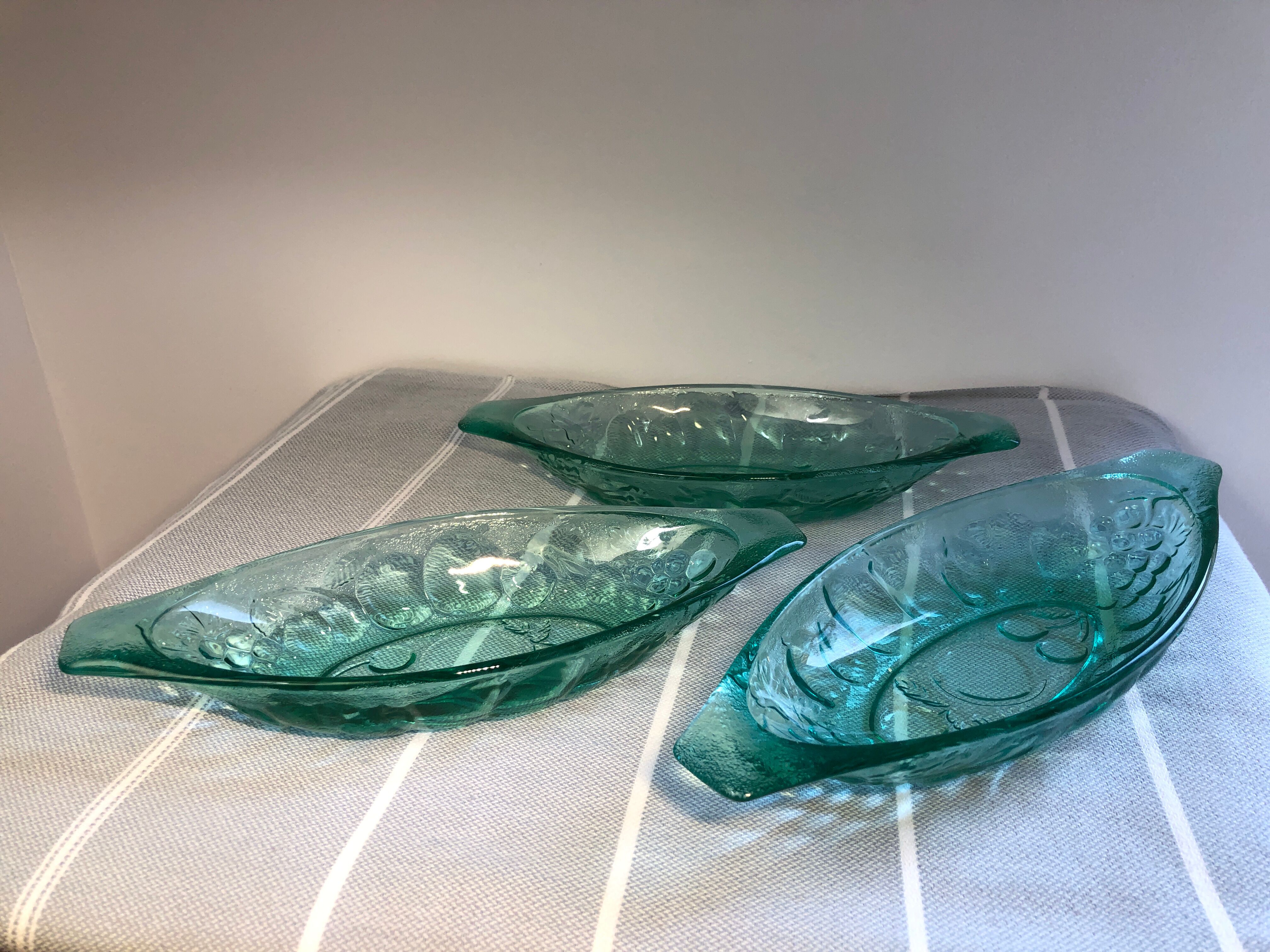 Ravier en verre vintage vert emeraude décor raisins