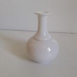 White soliflore in opaline