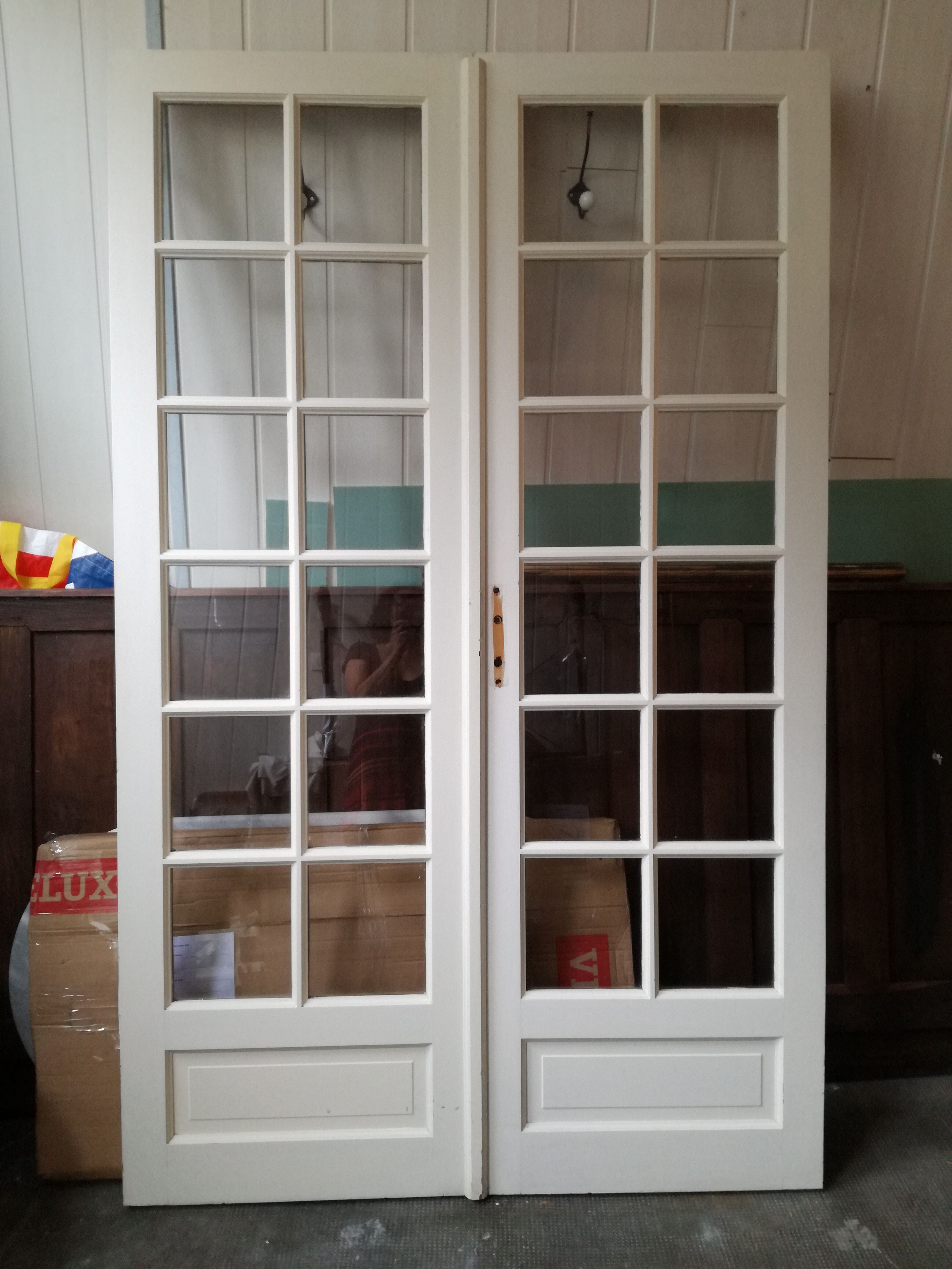 Double glass door small tiles