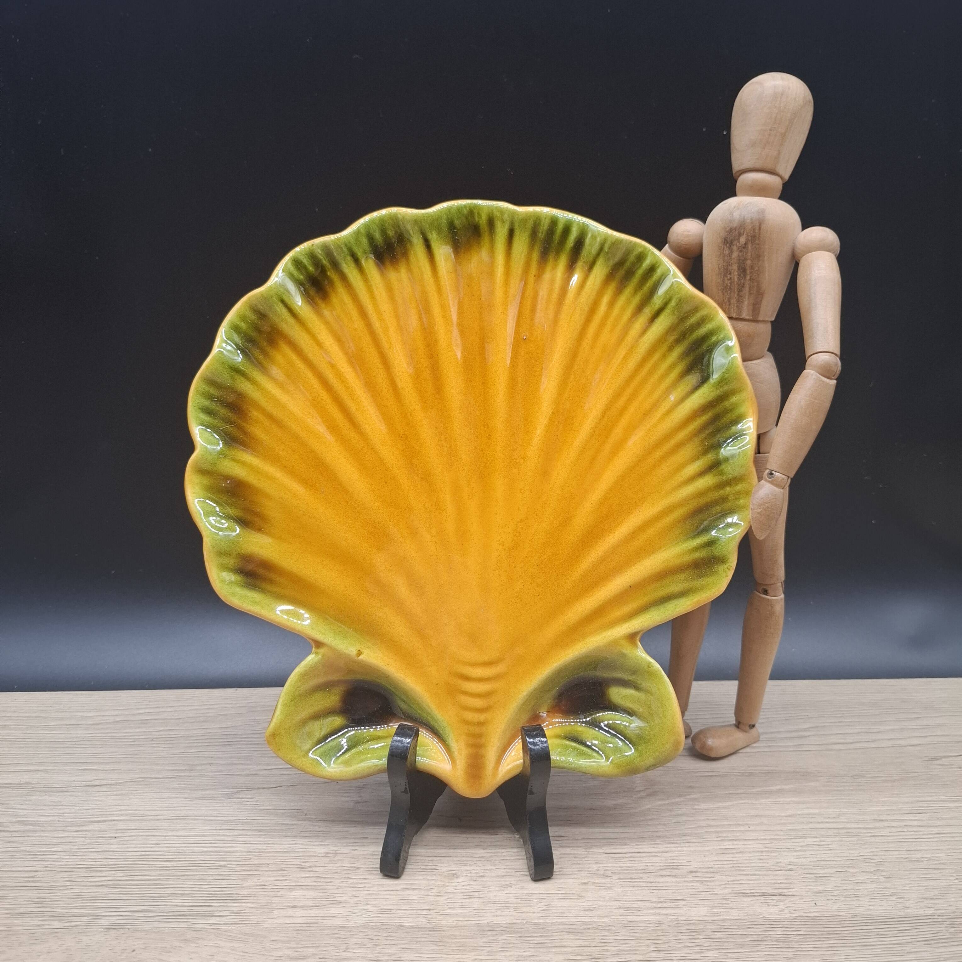 Vallauris dish with scallops and barbotine