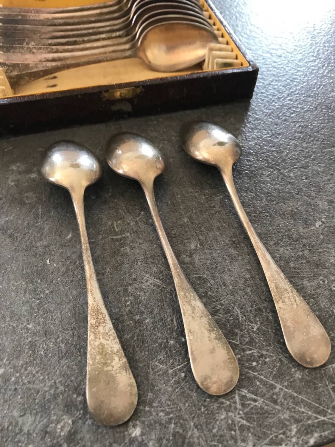 Series of 12 teaspoons in silver metal