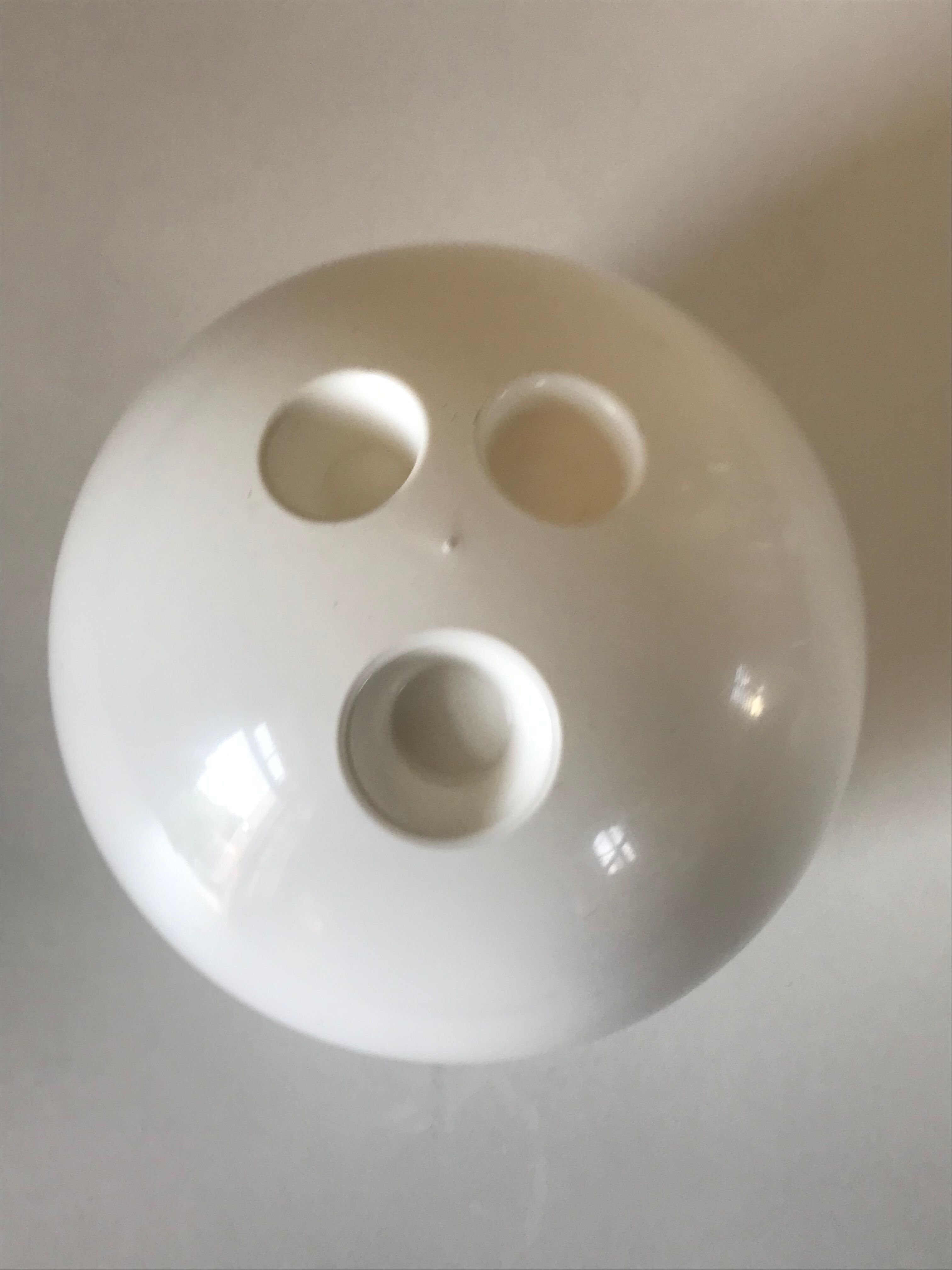 Bac à glaçons boule de bowling blanche design annees 70