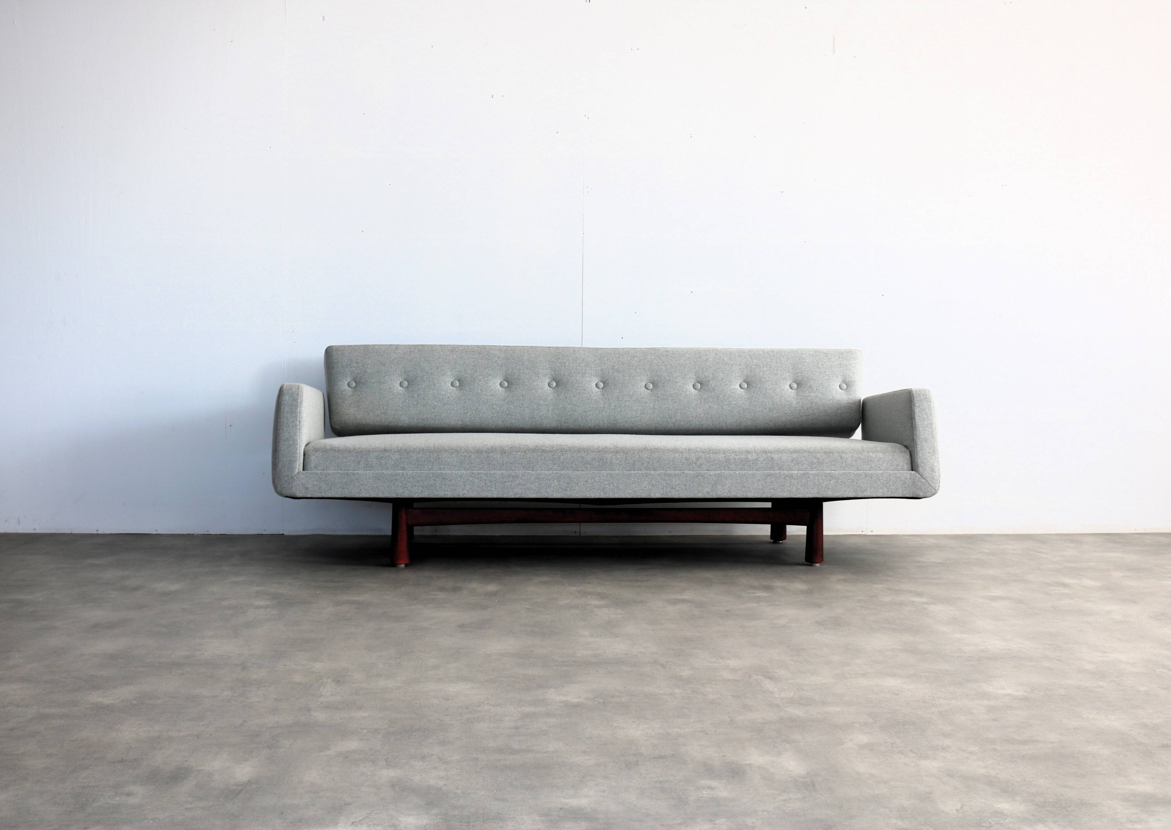 Rare sofa by Edward Wormley model "New York"