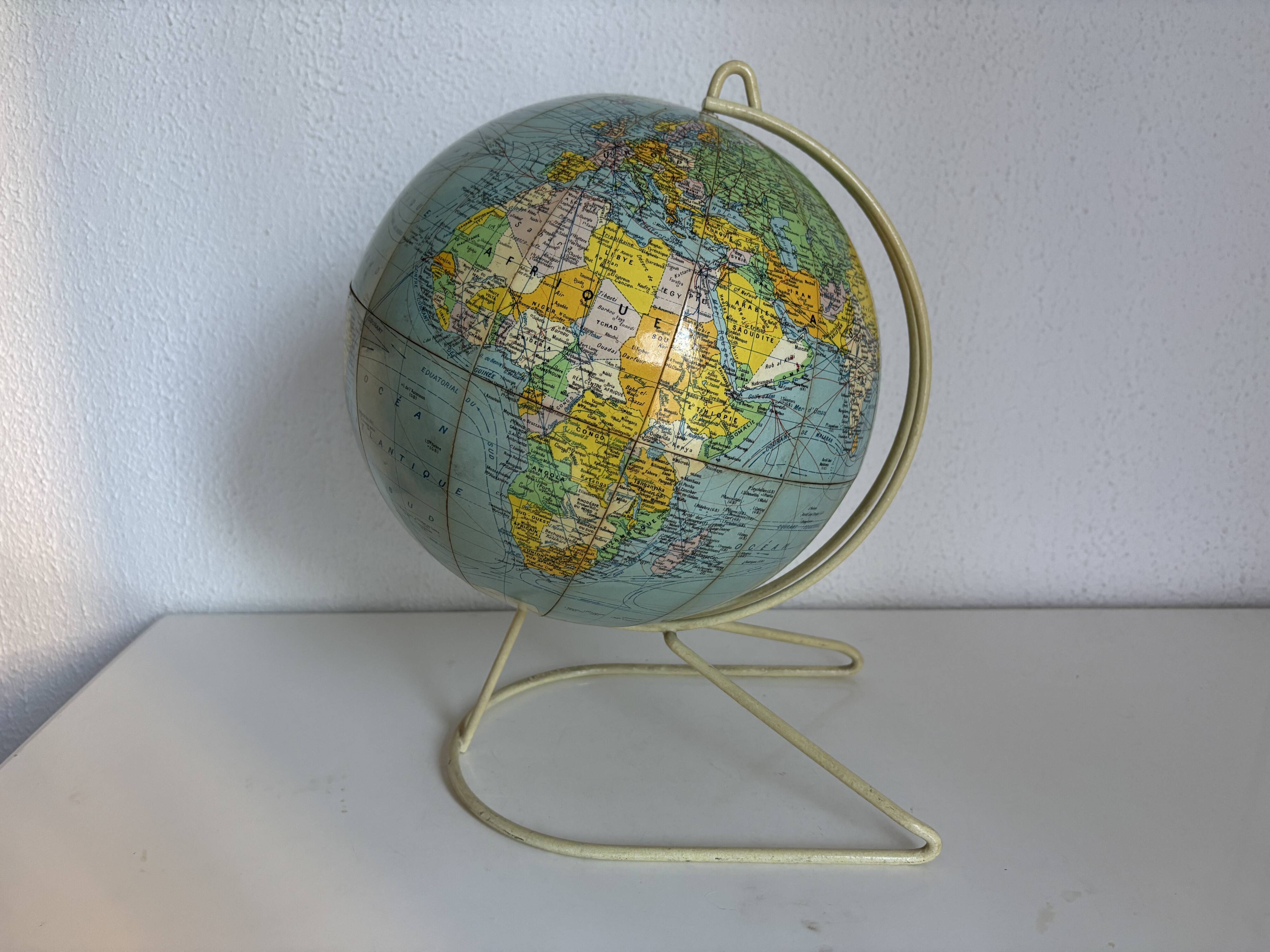 Vintage 1960 terrestrial globe by Girard Barrère in cream - 35 cm