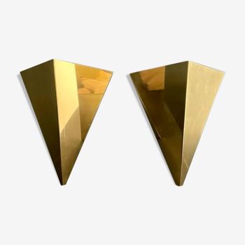 Pair of geometric vintage wall lamps in solid brass, France 1970.