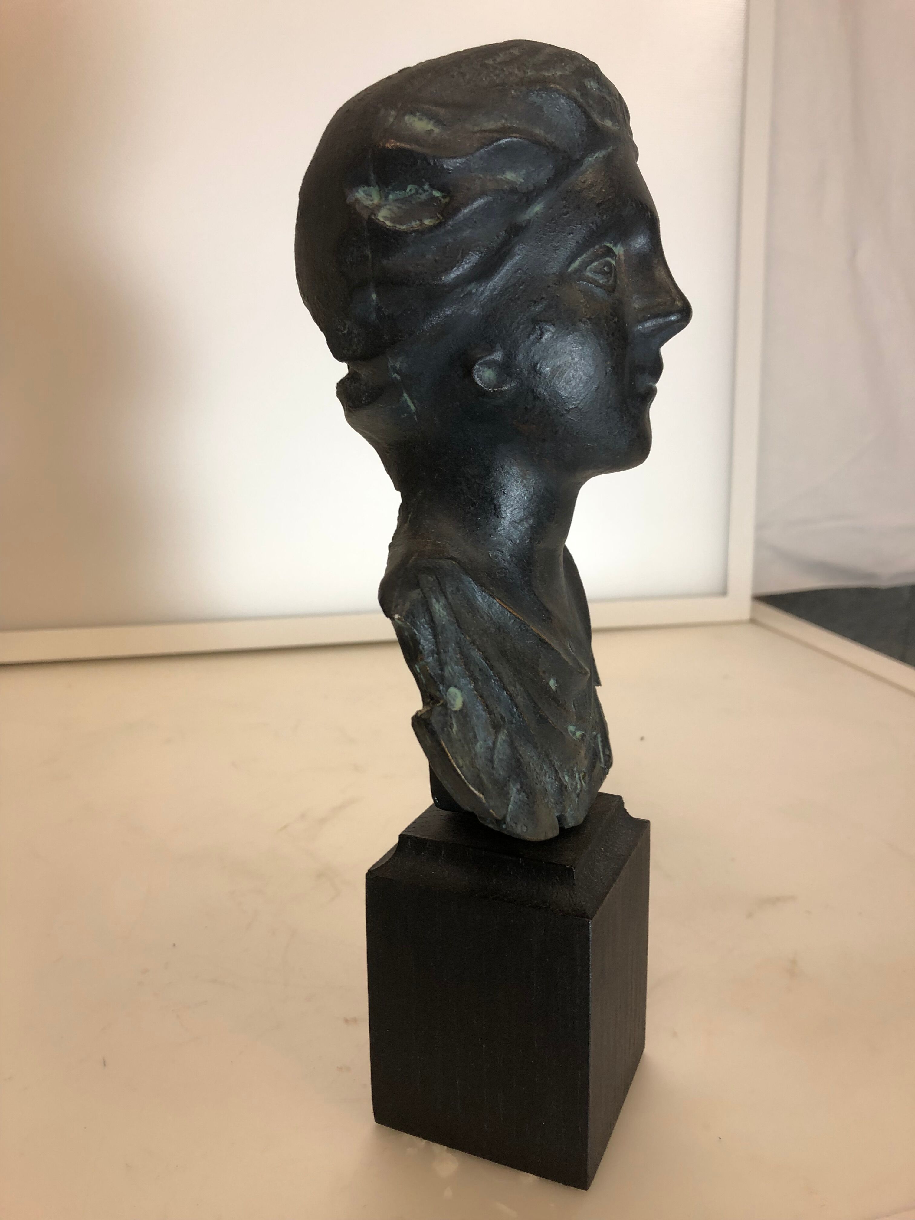 Statue bust roman woman