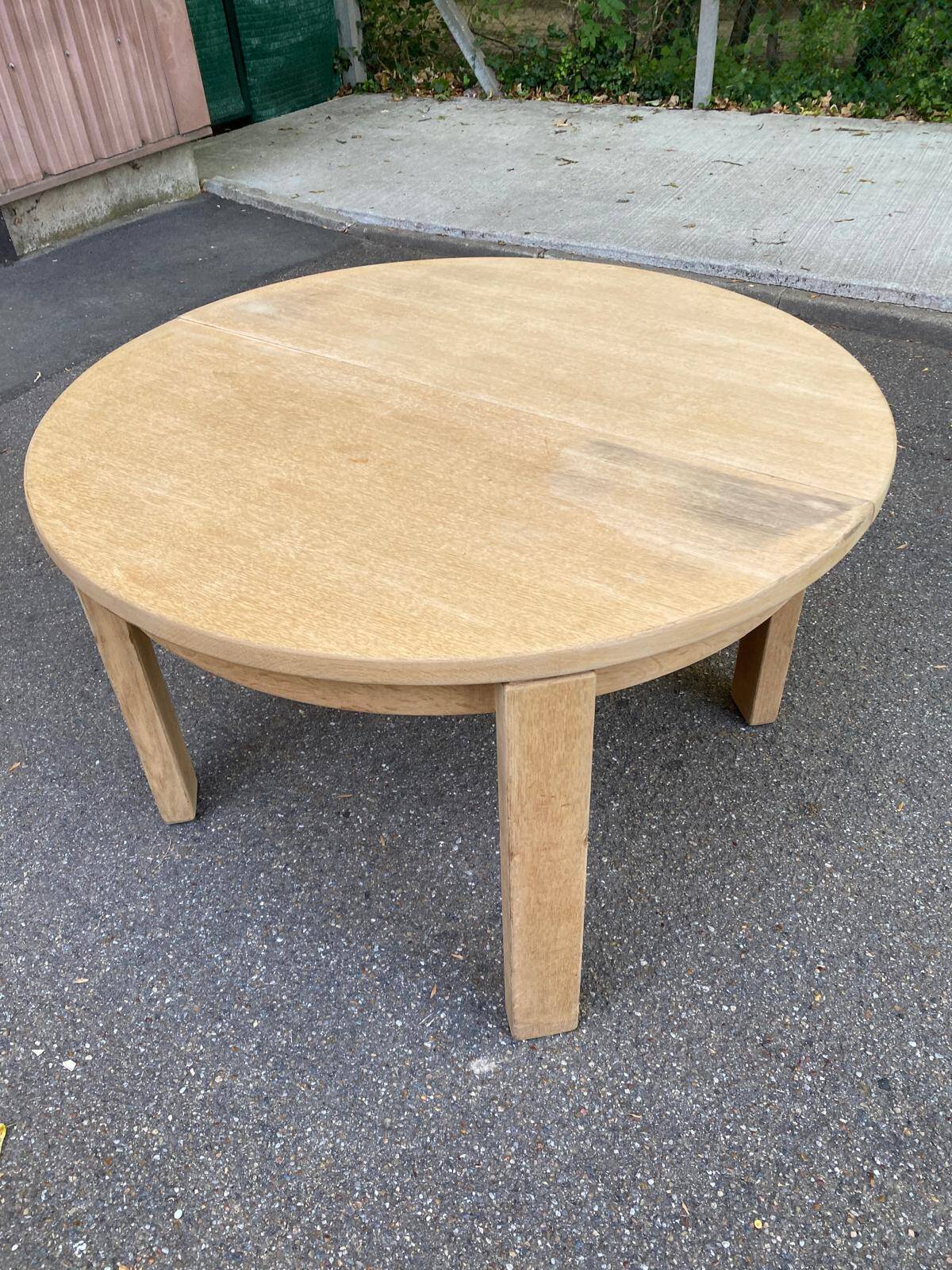 Table à manger scandinave ronde extensible décapée en chêne brut 1980
