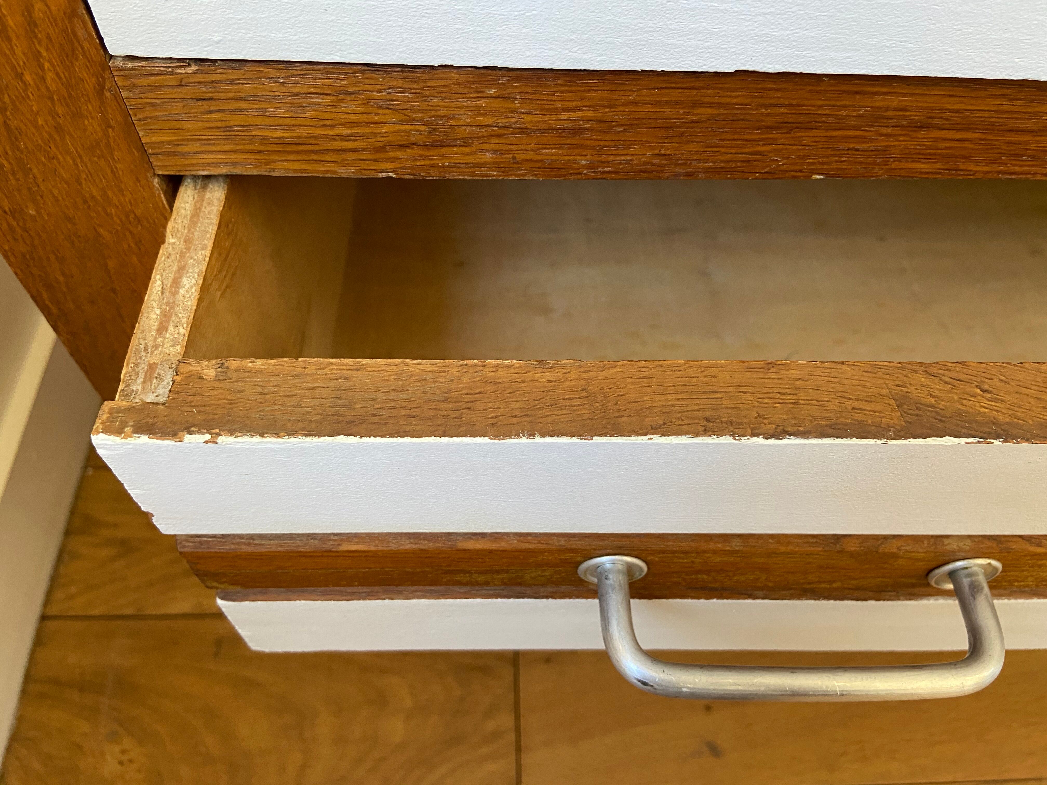 Commode en bois trois tiroirs