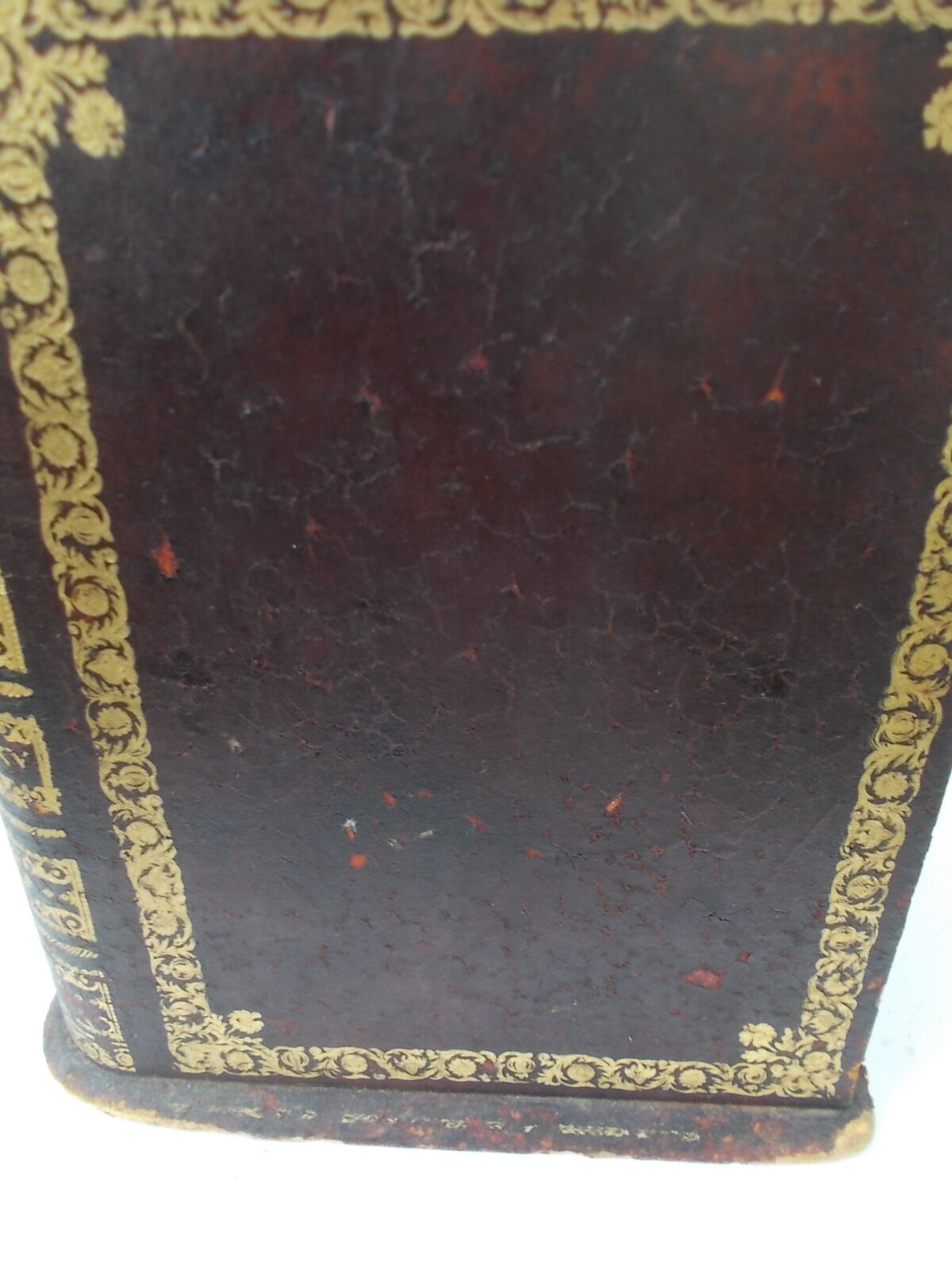 Wastepaper basket imitation antique book binding