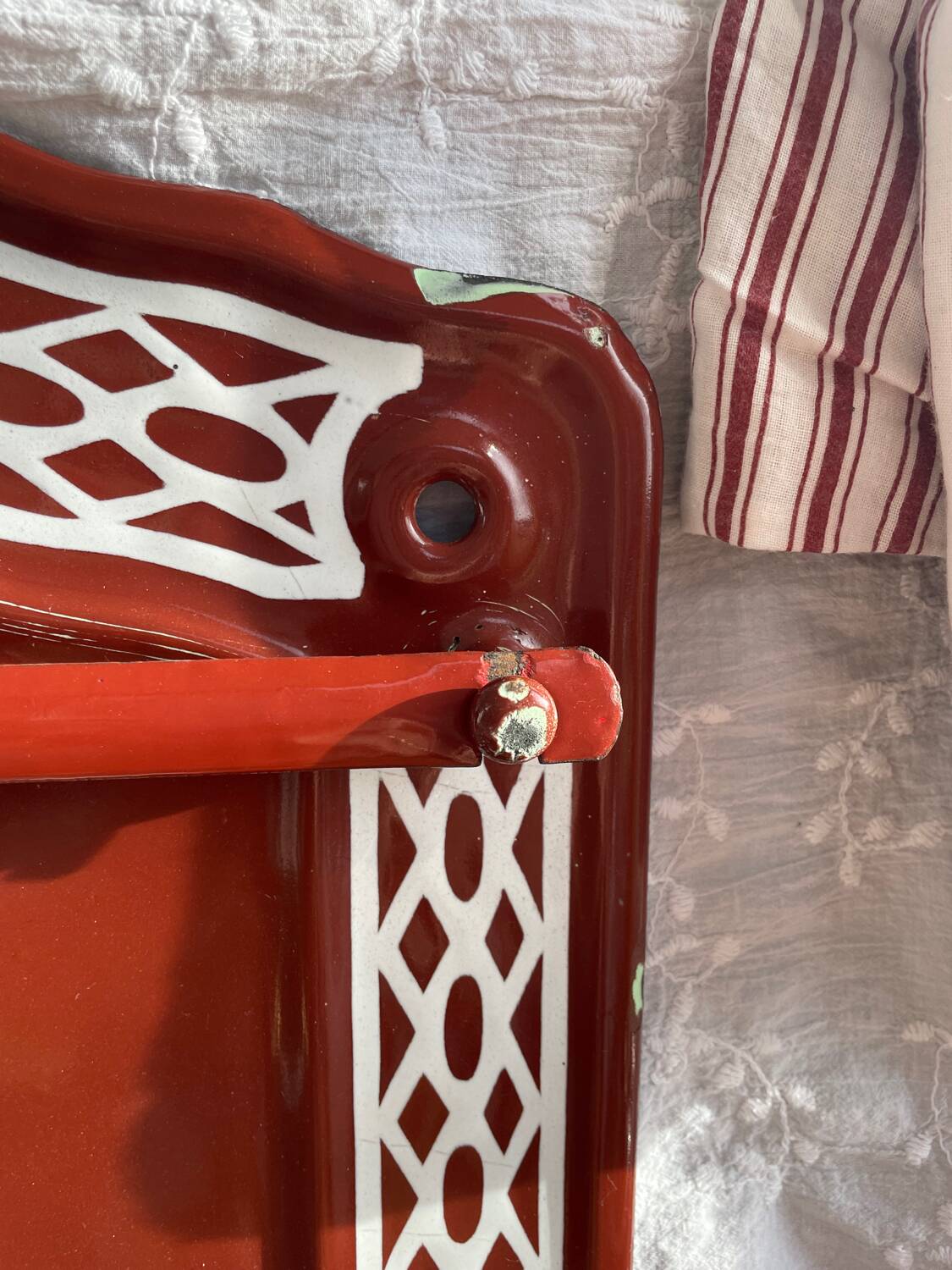 Enamelled kitchen sheet metal plate