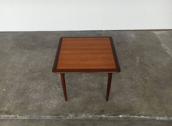 Table basse vintage suédoise en teck d'époque milieu du siècle par HMB Möbler