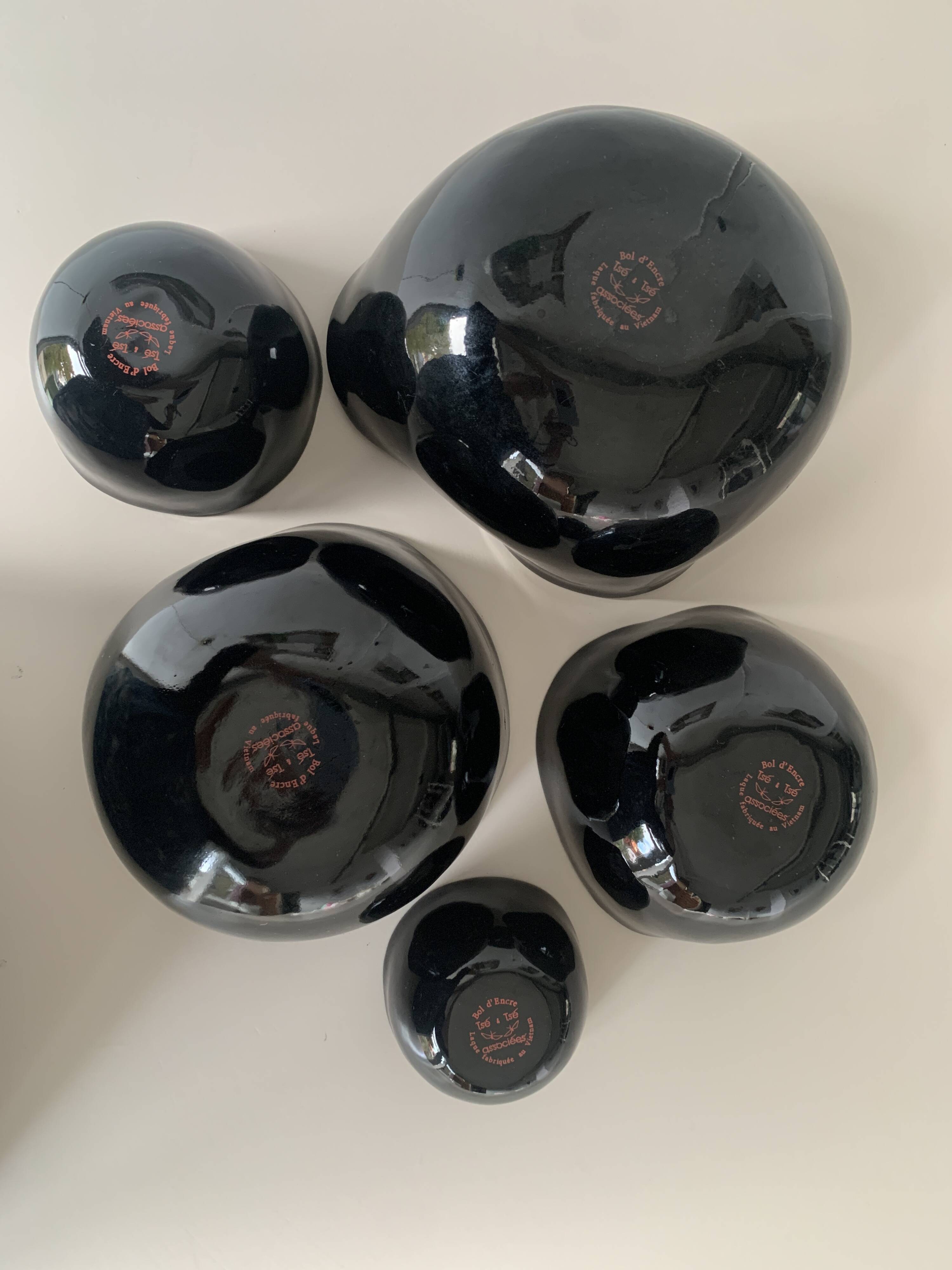 Black lacquer tsé tsé bowls