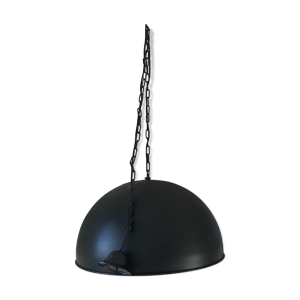 Suspension noire et or