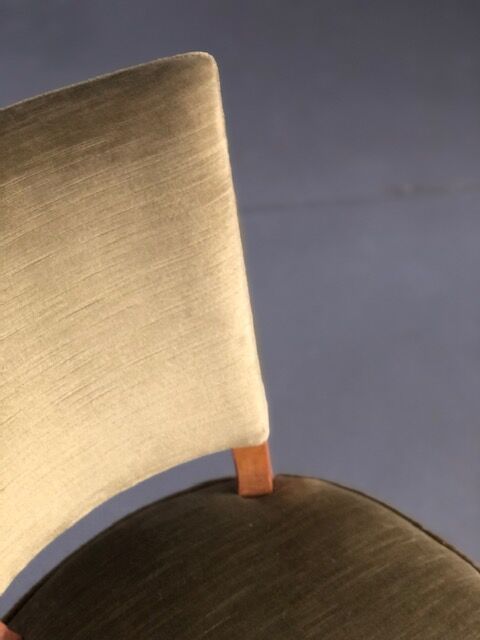 Chaises années 50 en velours vert bronze