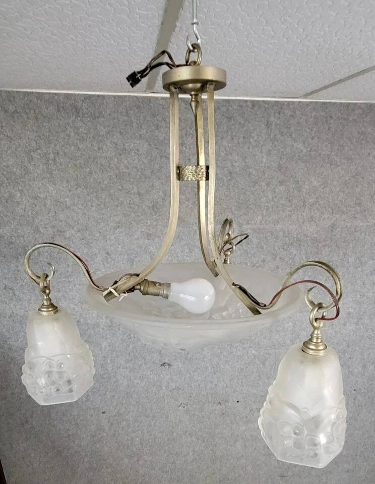 Lustre époque Art déco en verre moulé pressé vers 1930
