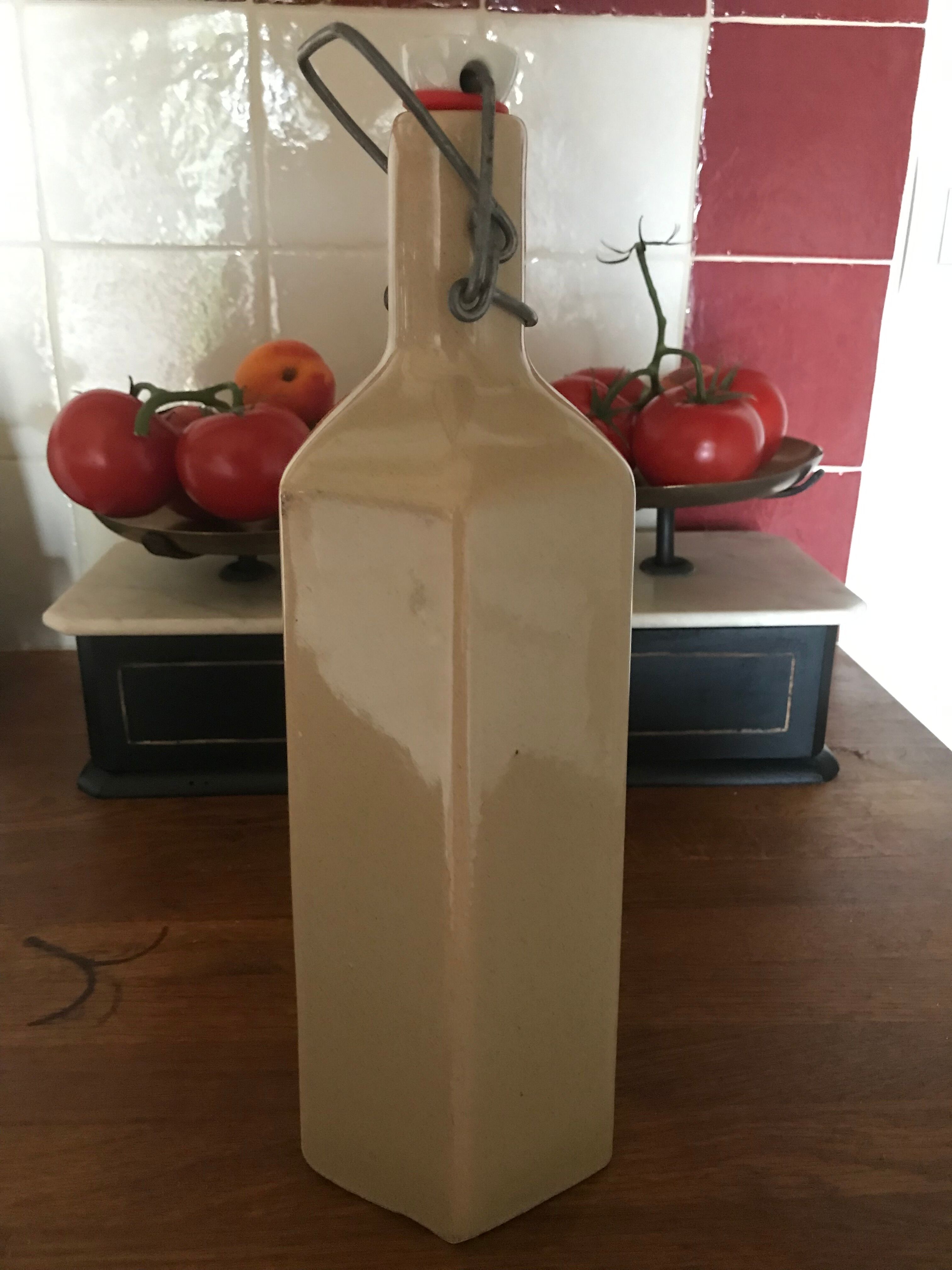 Bottle in sandstone from Alsace La Cigogne