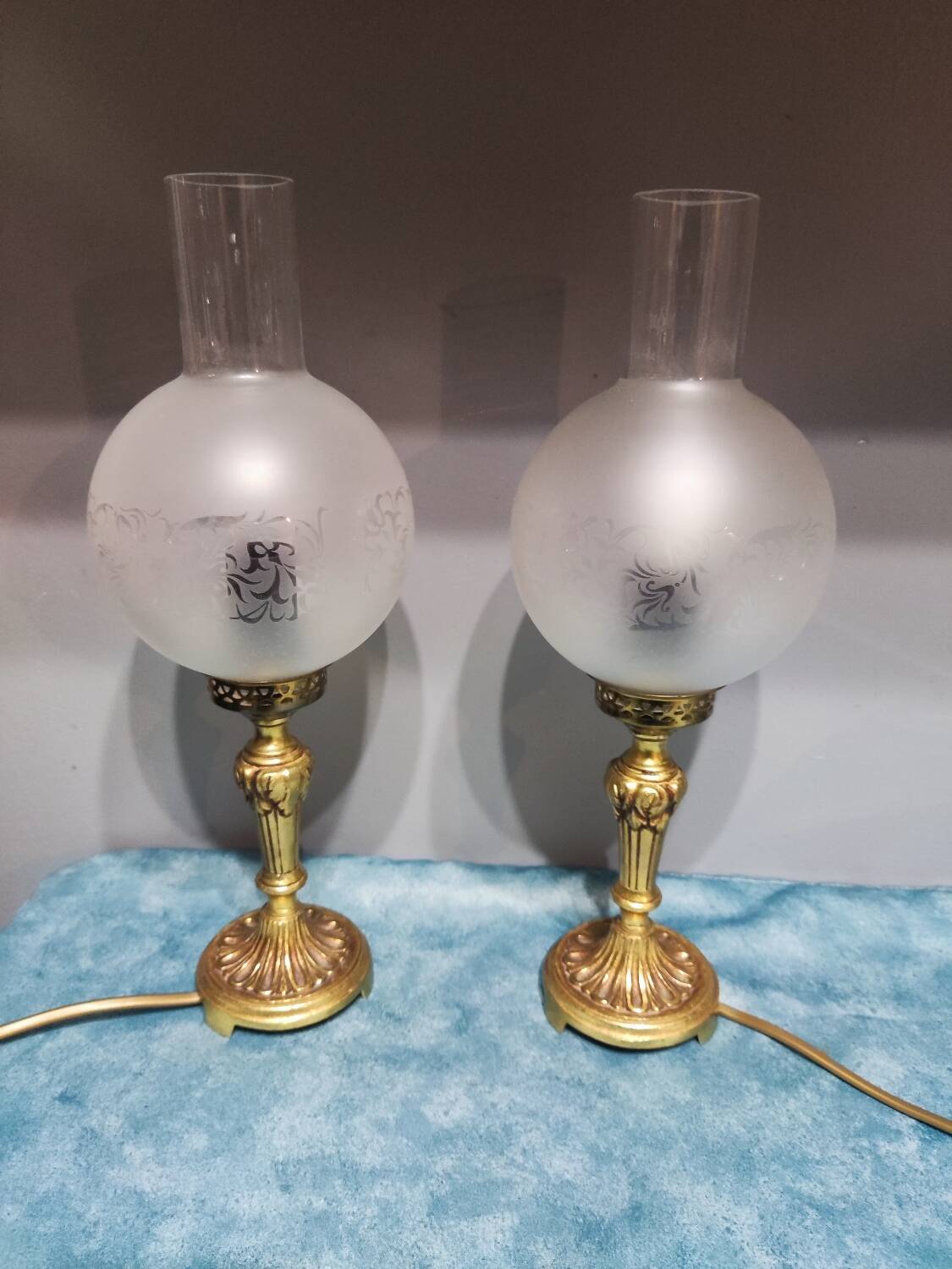 Paire de lampes en laiton et en bronze