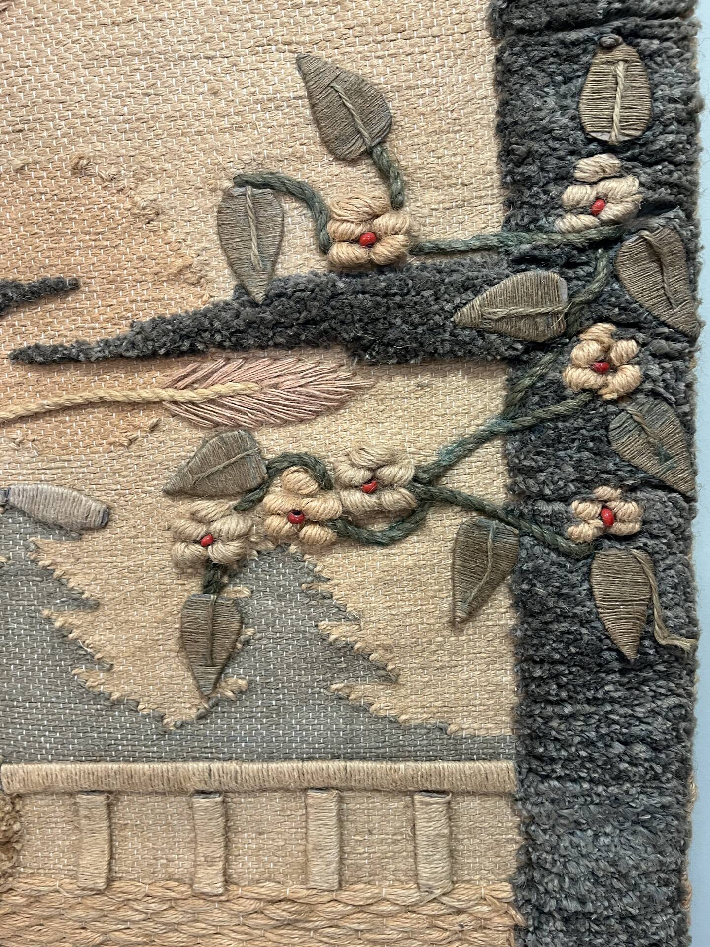 Tapisserie artisanale – Composition florale bohème