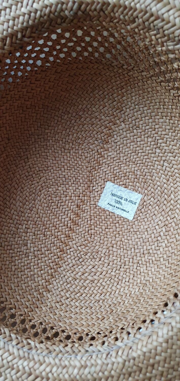 Thin straw hat and rafia