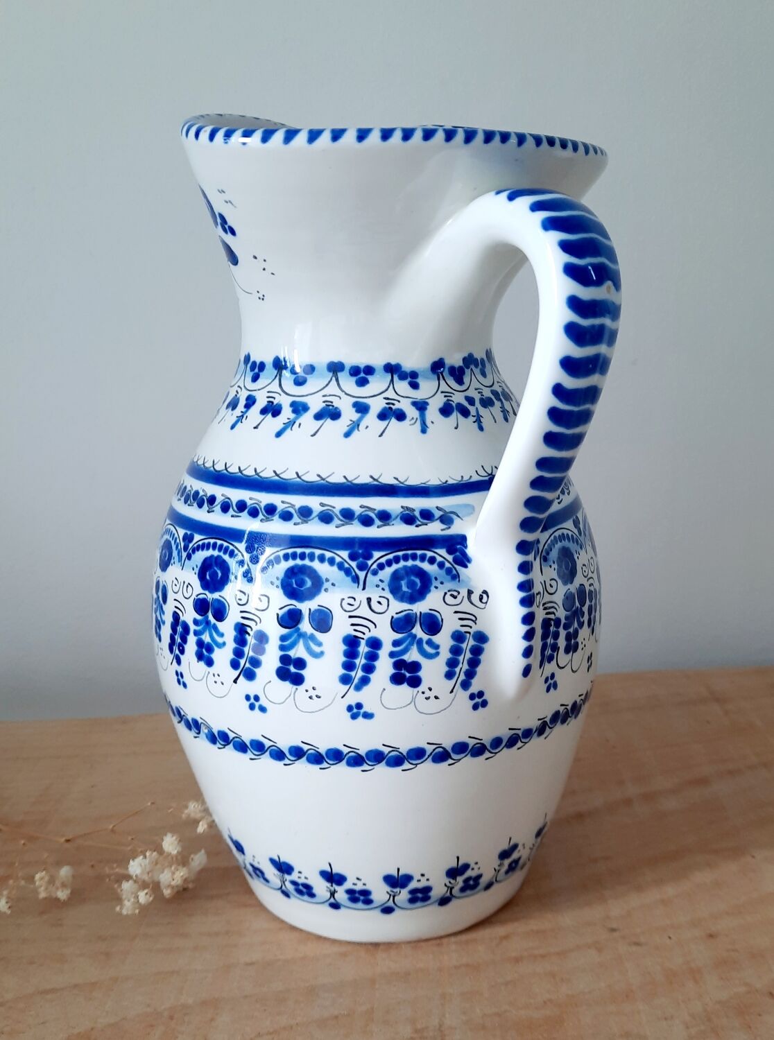 Ceramic pitcher cruz
