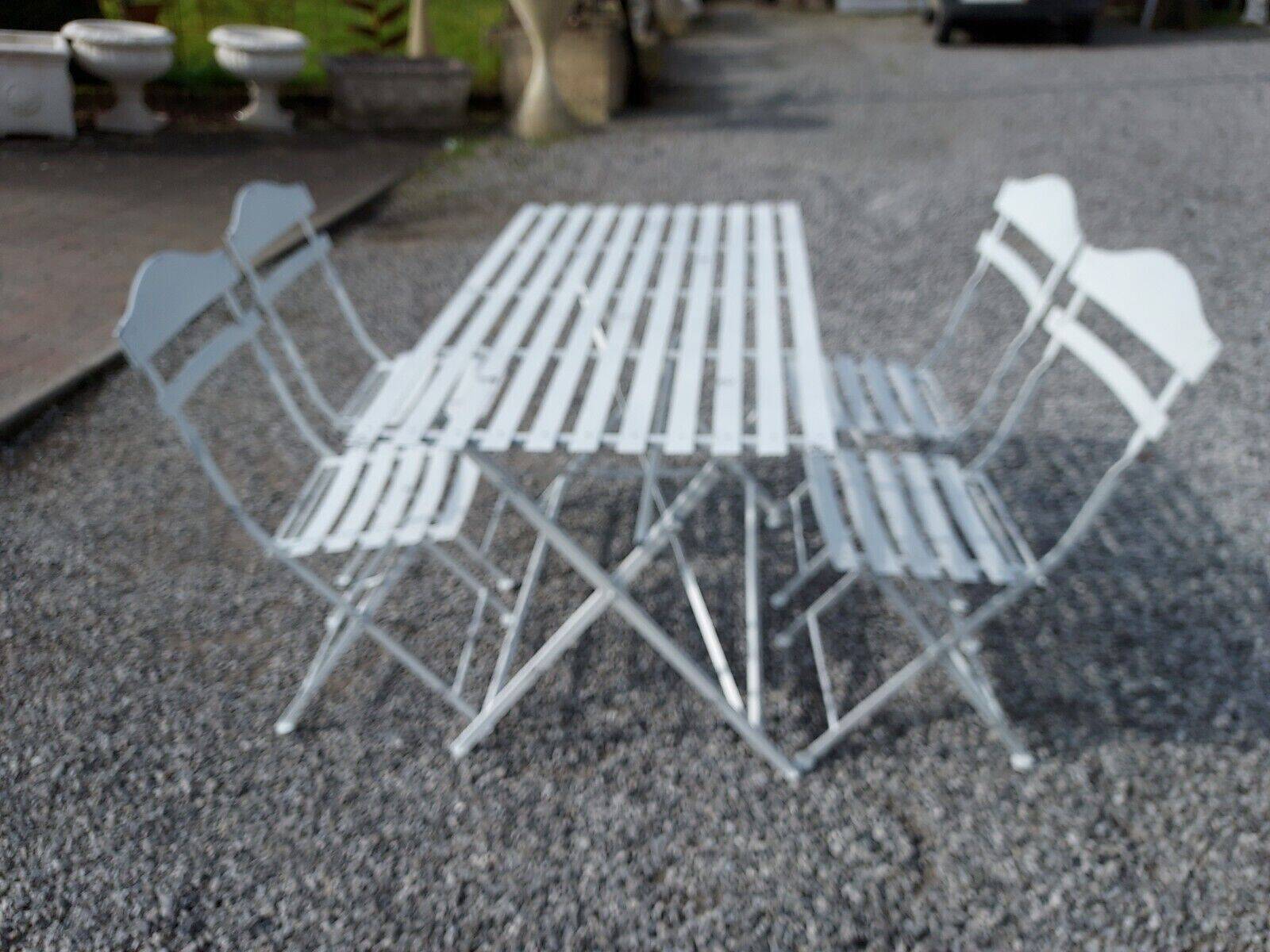 Folding garden furniture in white patinated iron