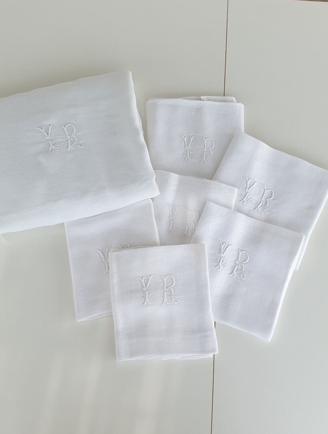 Old tablecloth with 6 towels