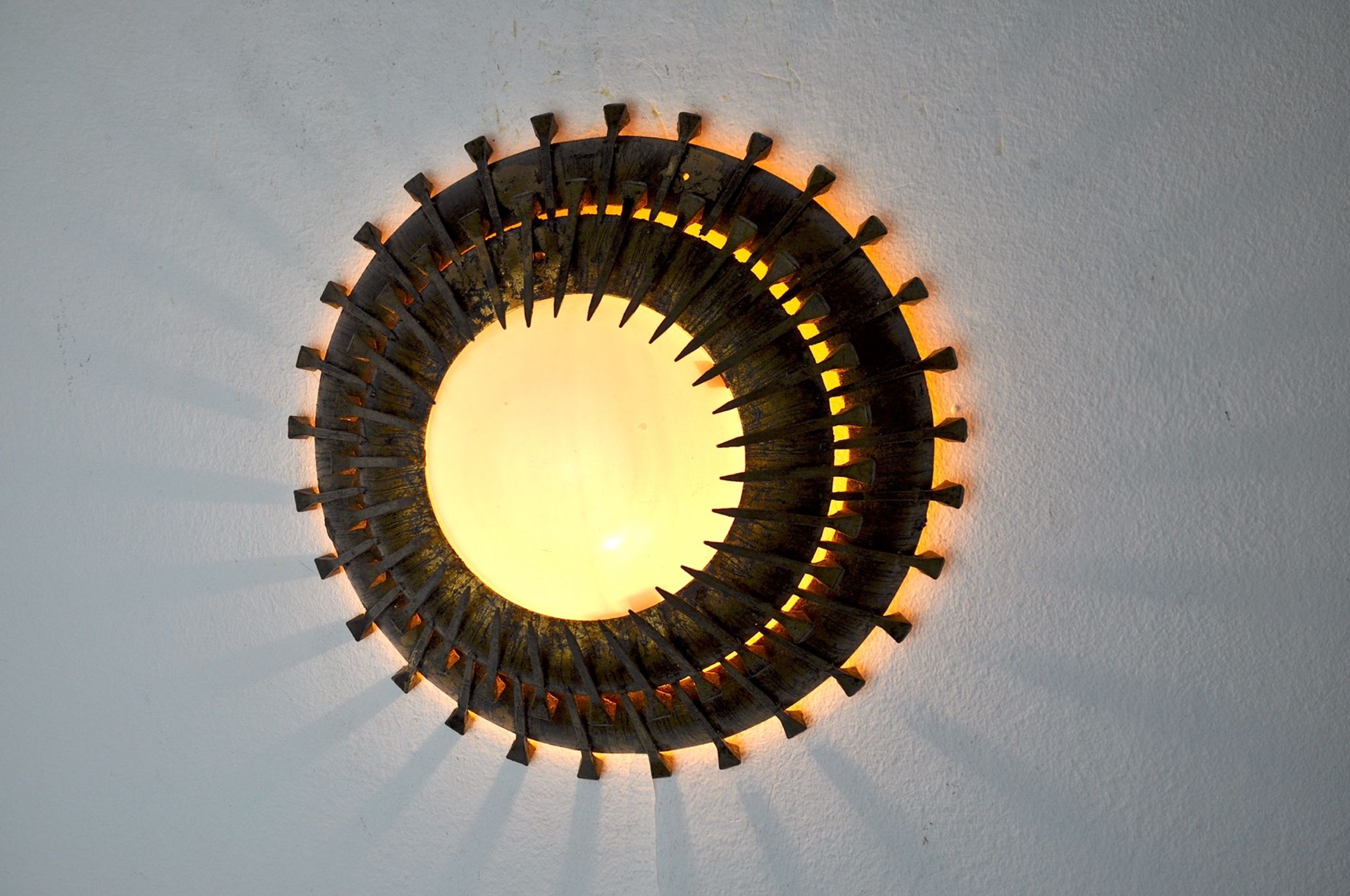 Midcentury brutalist sun wall lamp, metal and gold leaf, Italy