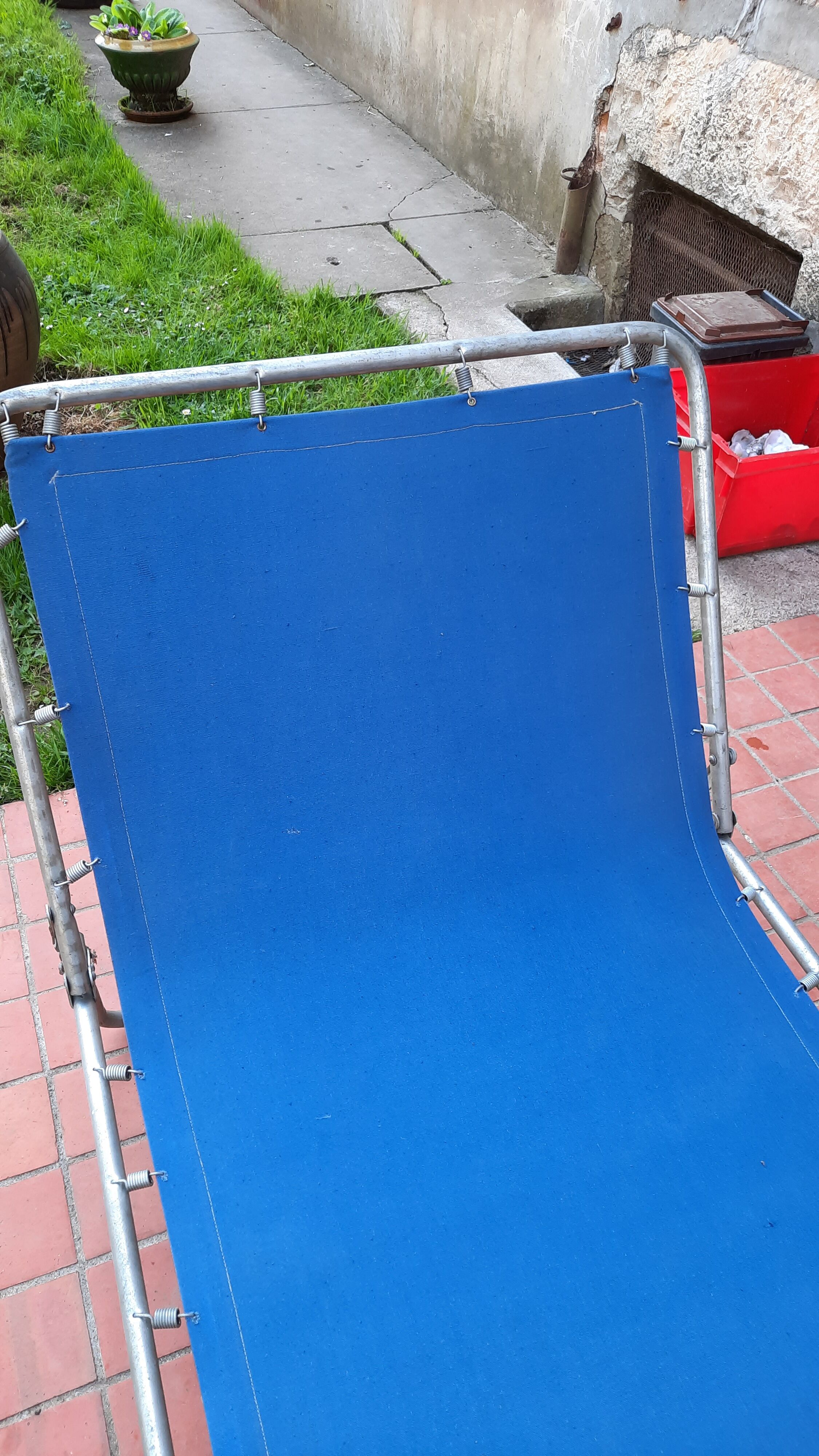 Folding sunbed deckchair