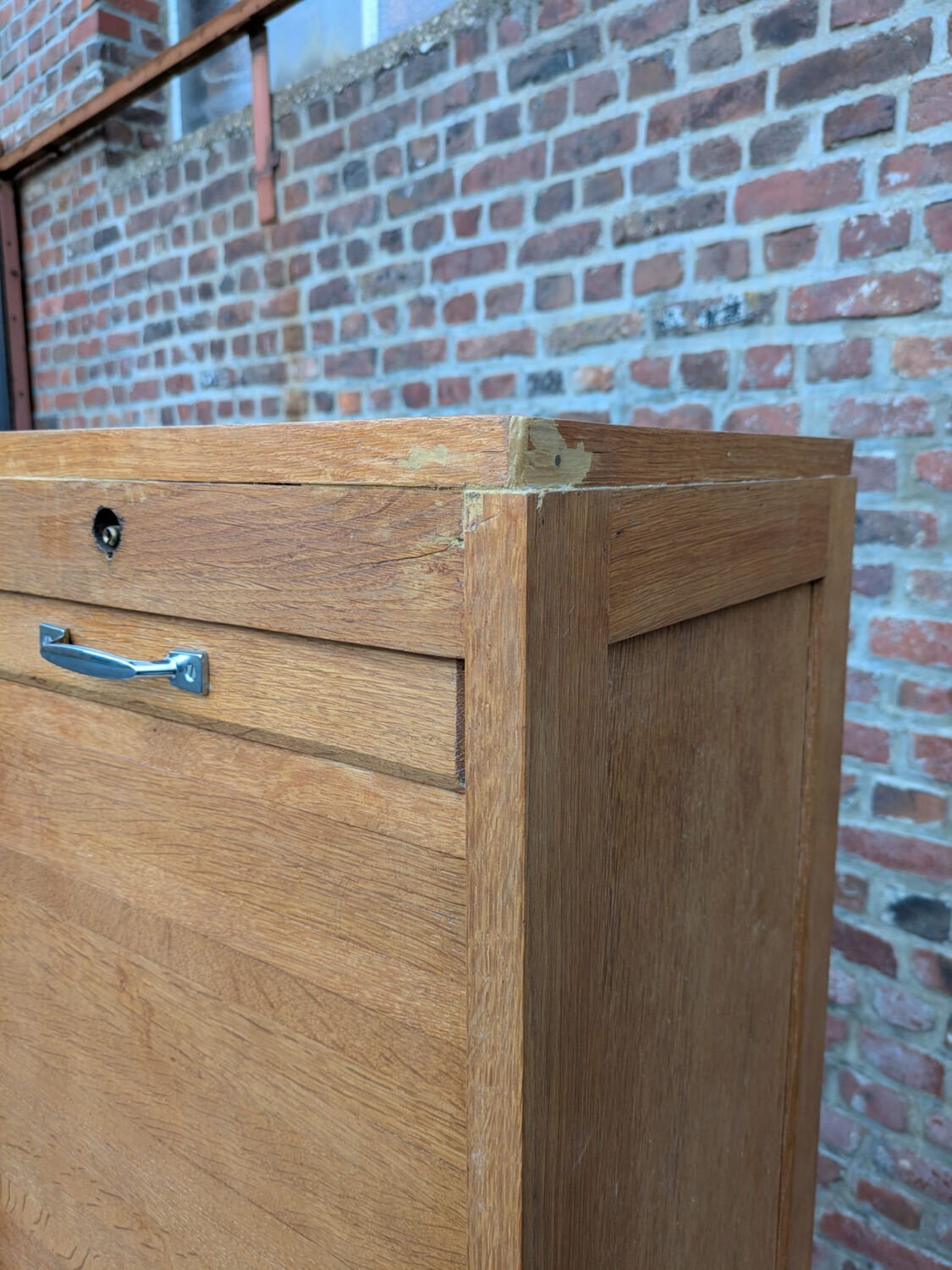 Curtain-top filing cabinet