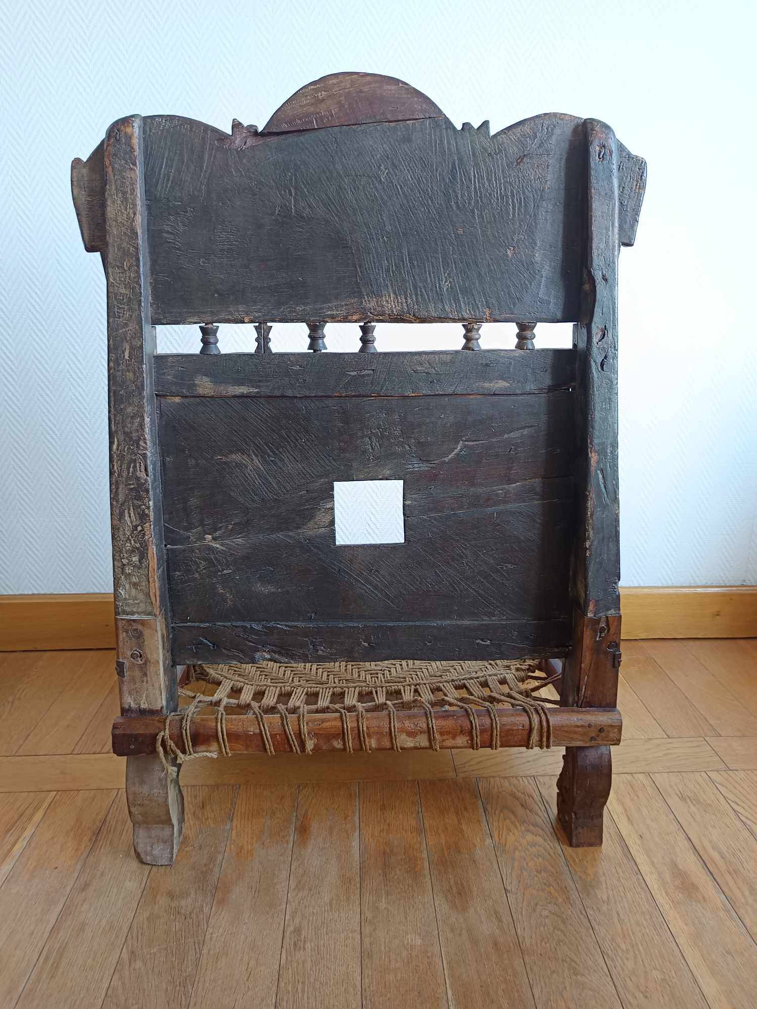 Paire de chaises basses traditionnelles, Indonésie