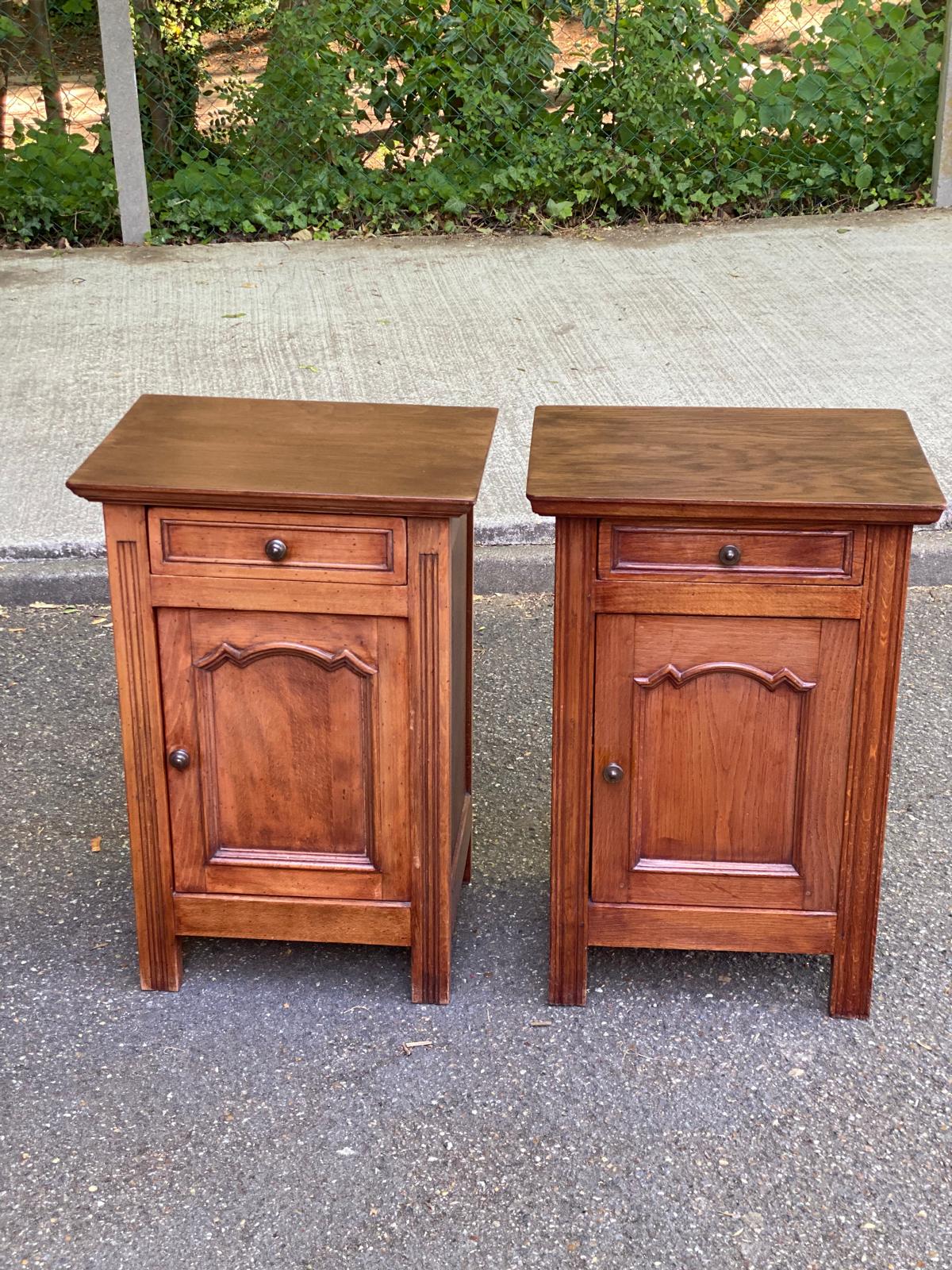 2 solid oak bedside tables signed Jean Laick Dol-de-Bretagne