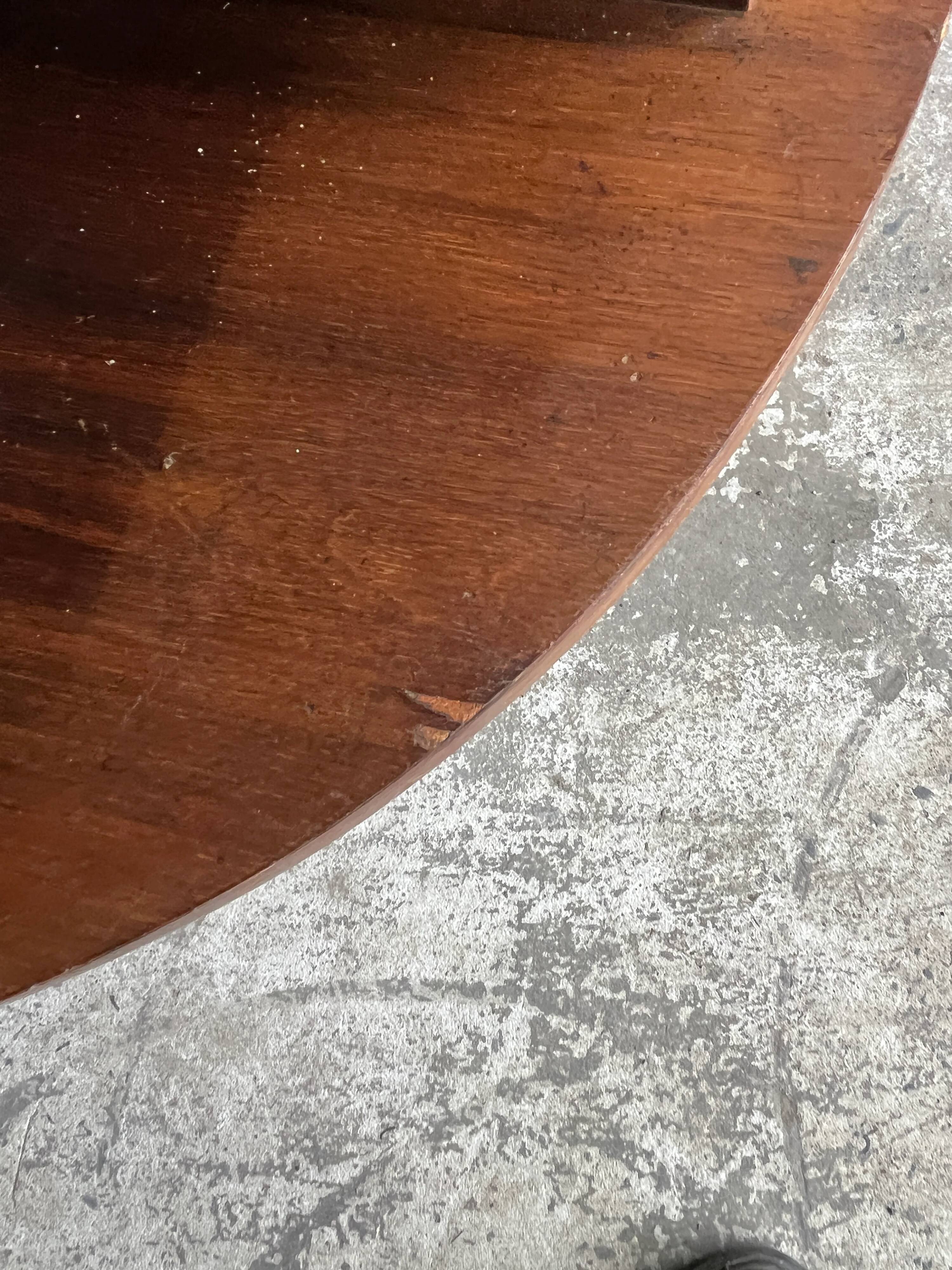 Vintage Art Deco round coffee table with double top