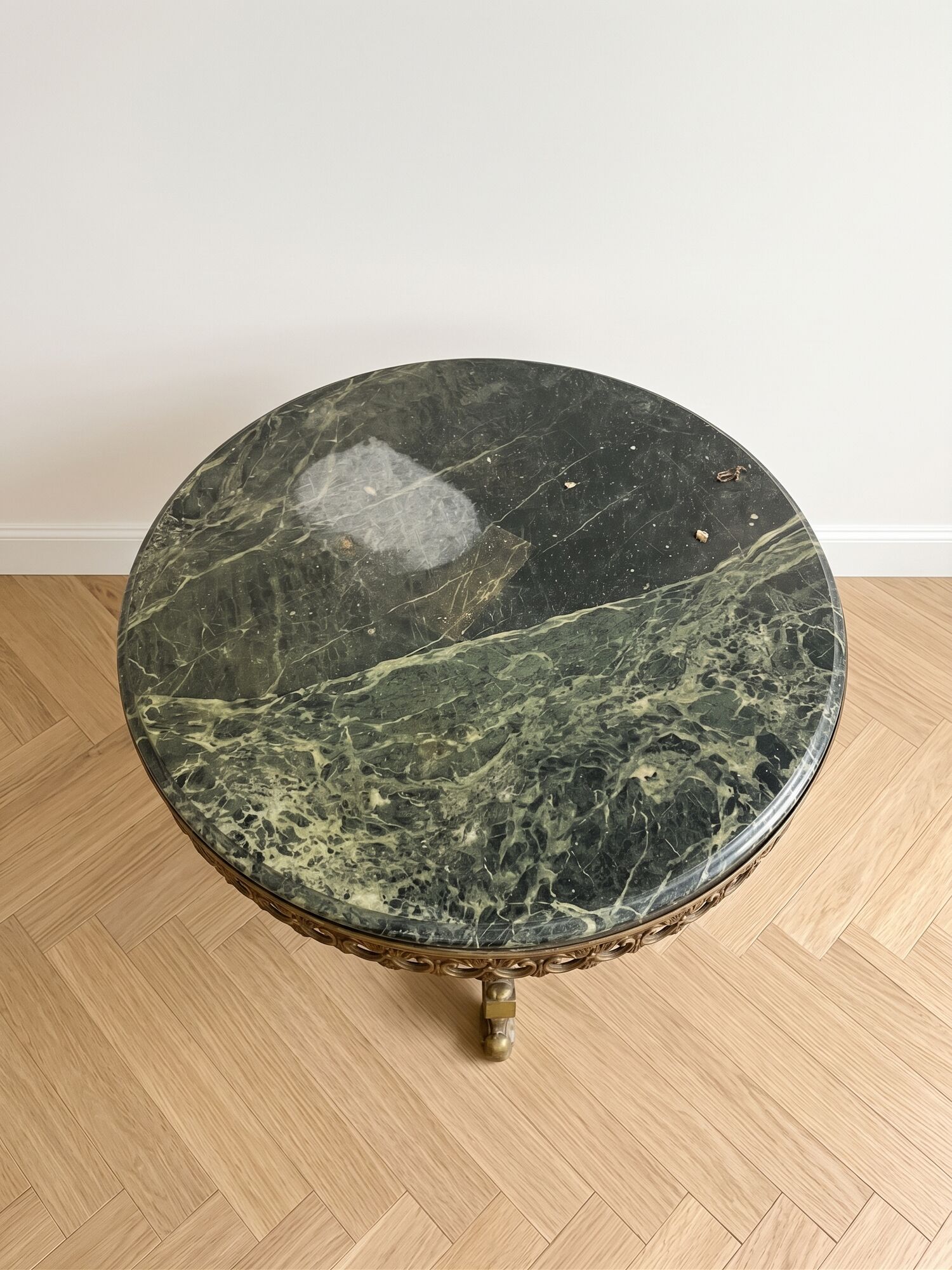 Antique coffee table in green marble and gold metal.