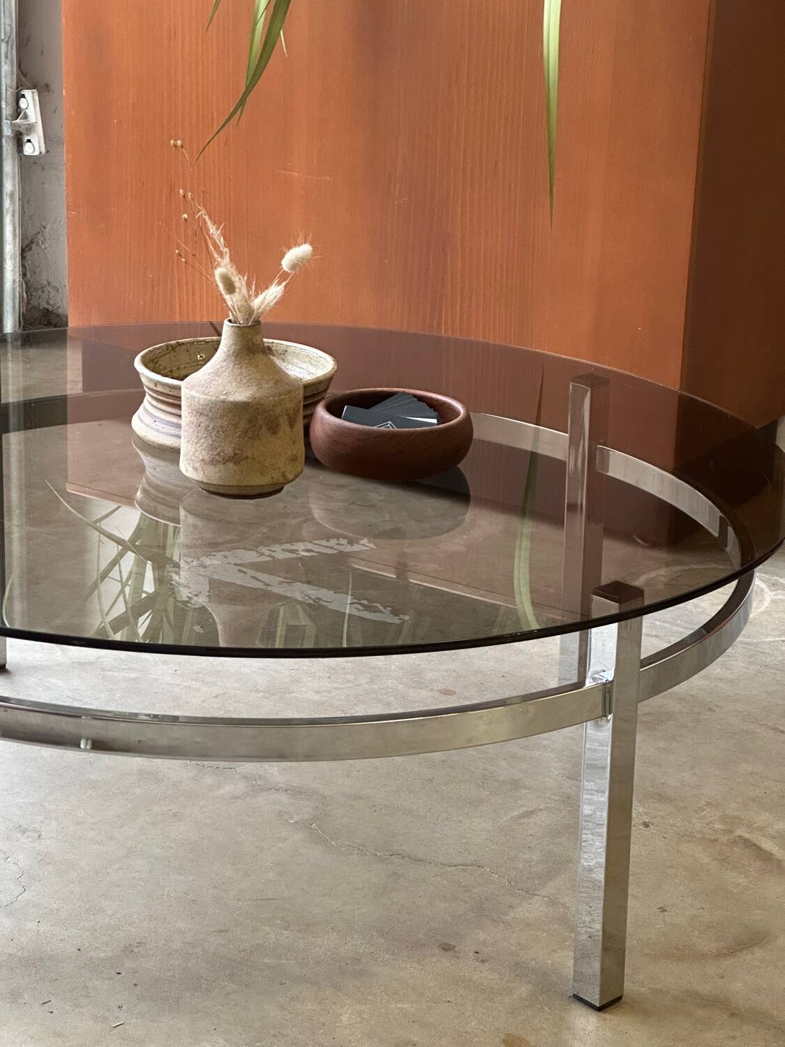 Table basse vintage italienne en chrome et verre fumé