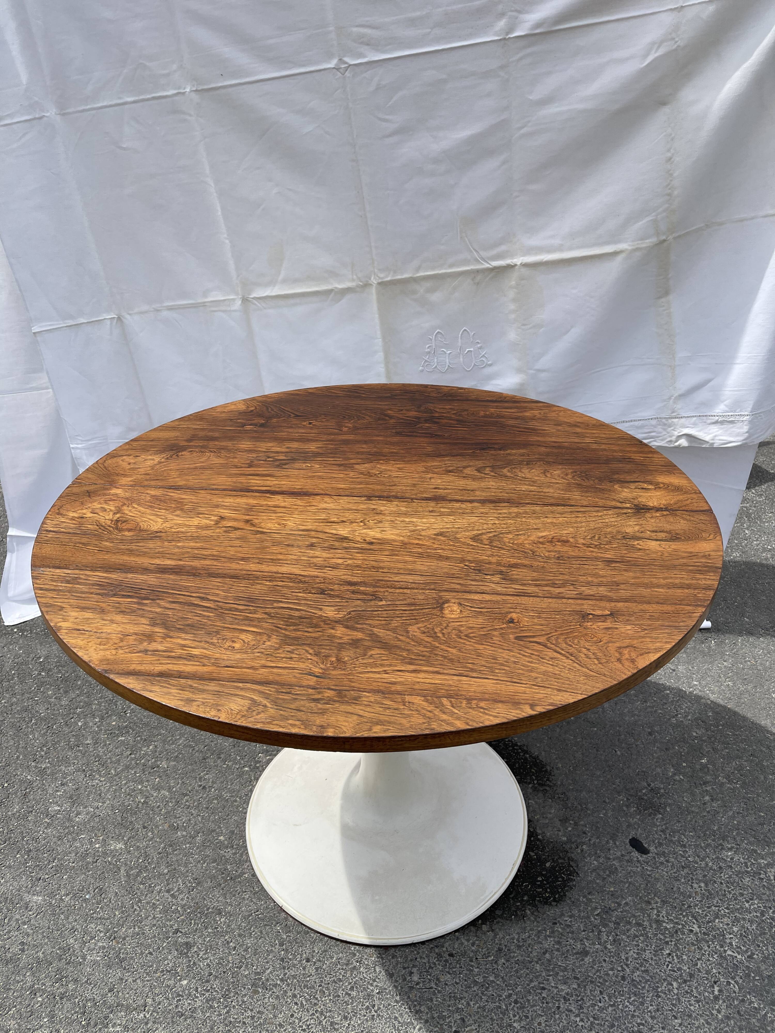 Tulip foot roundtable