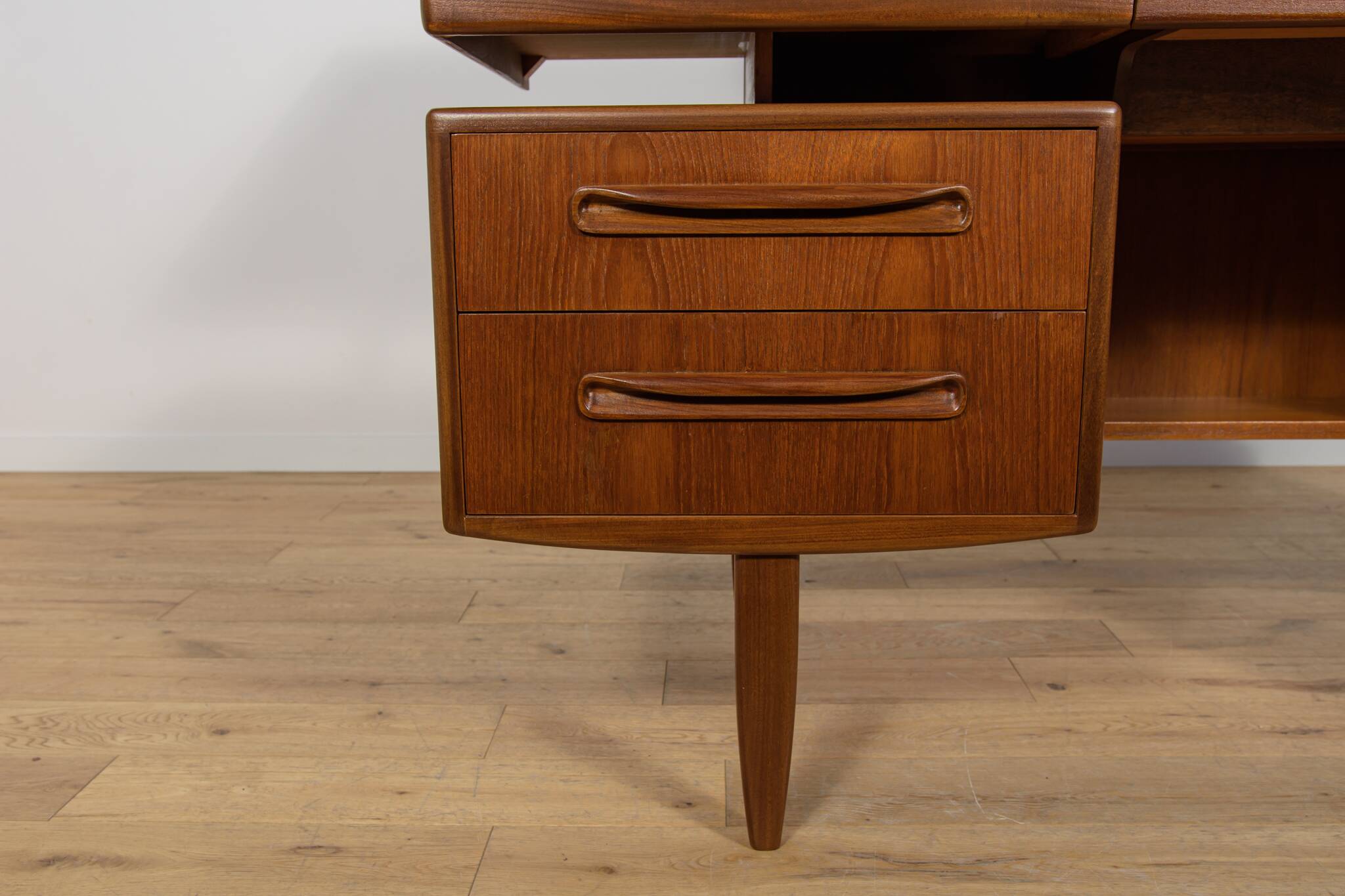 Coiffeuse du milieu du siècle par Victor Wilkins pour G-Plan, Royaume-Uni, 19