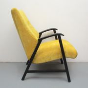 Fauteuil des années 1950 en velours jaune, entièrement restauré