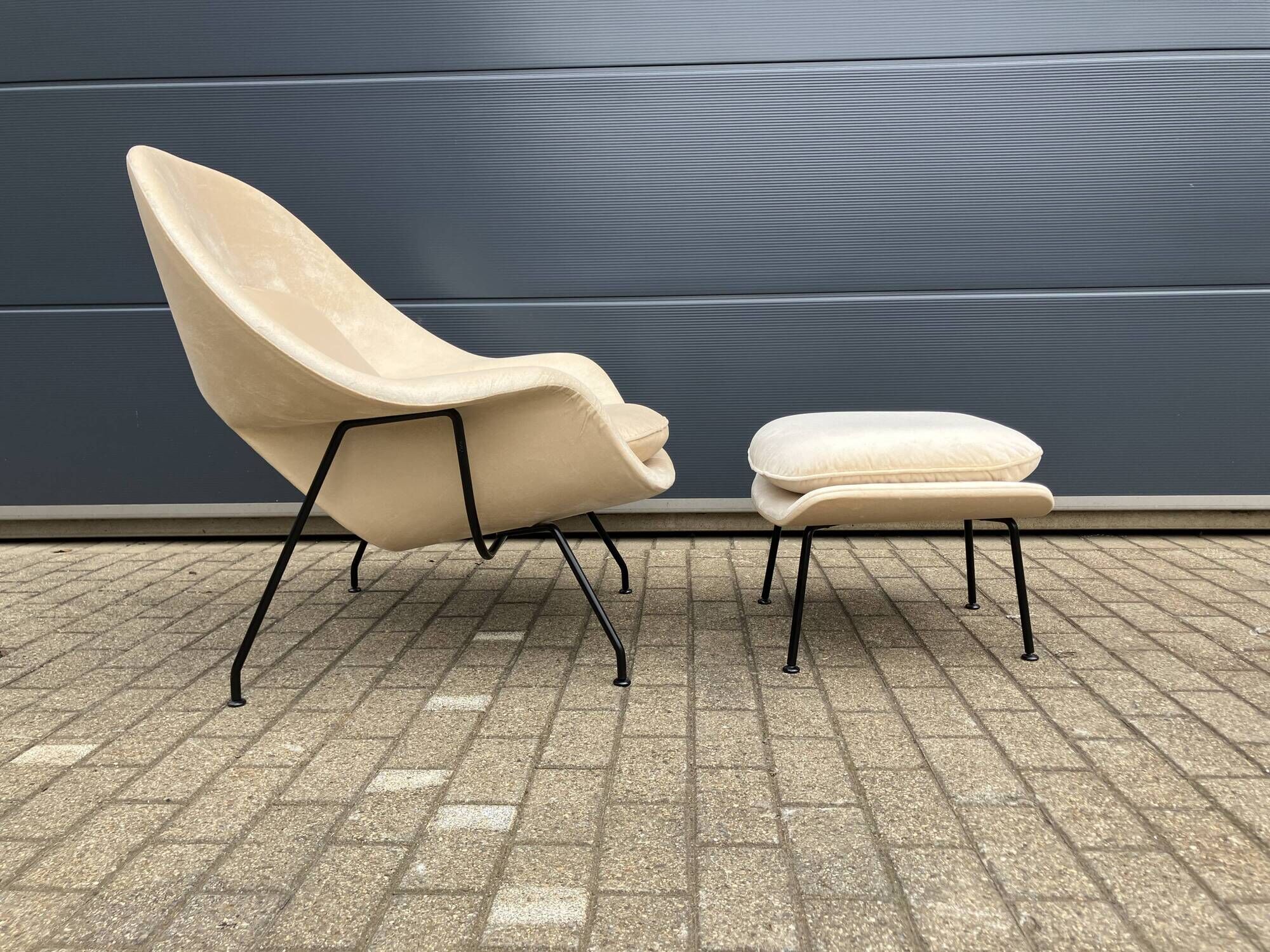 Knoll Womb chair + ottoman Eero Saarinen Beige Sand color, perfect condition!