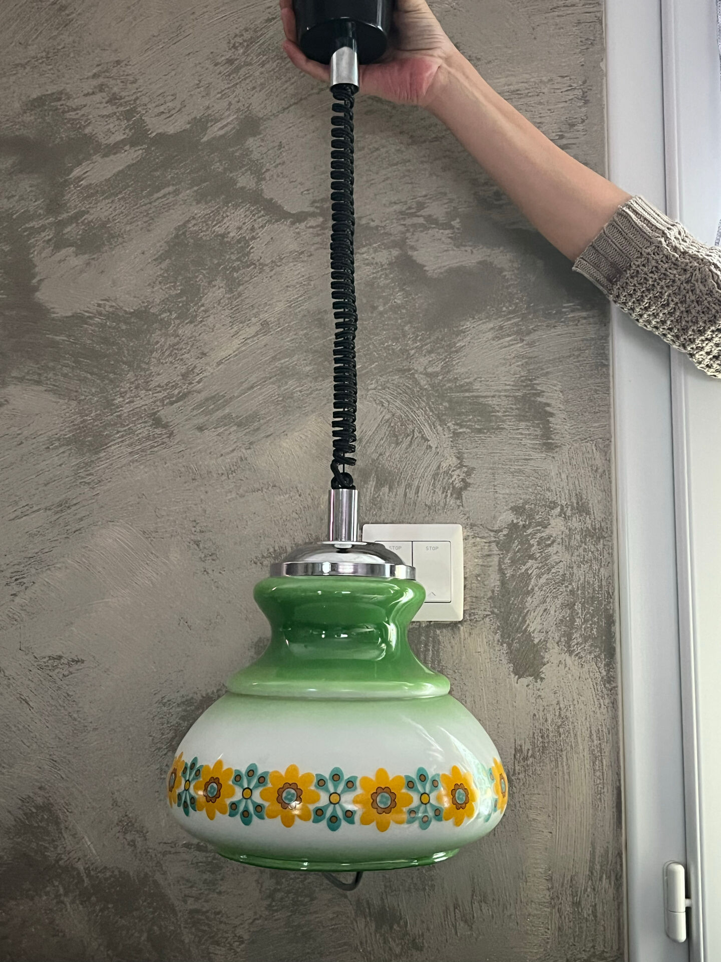 Suspension Monte-and-Lower 1970s in Floral Opaline Glass
