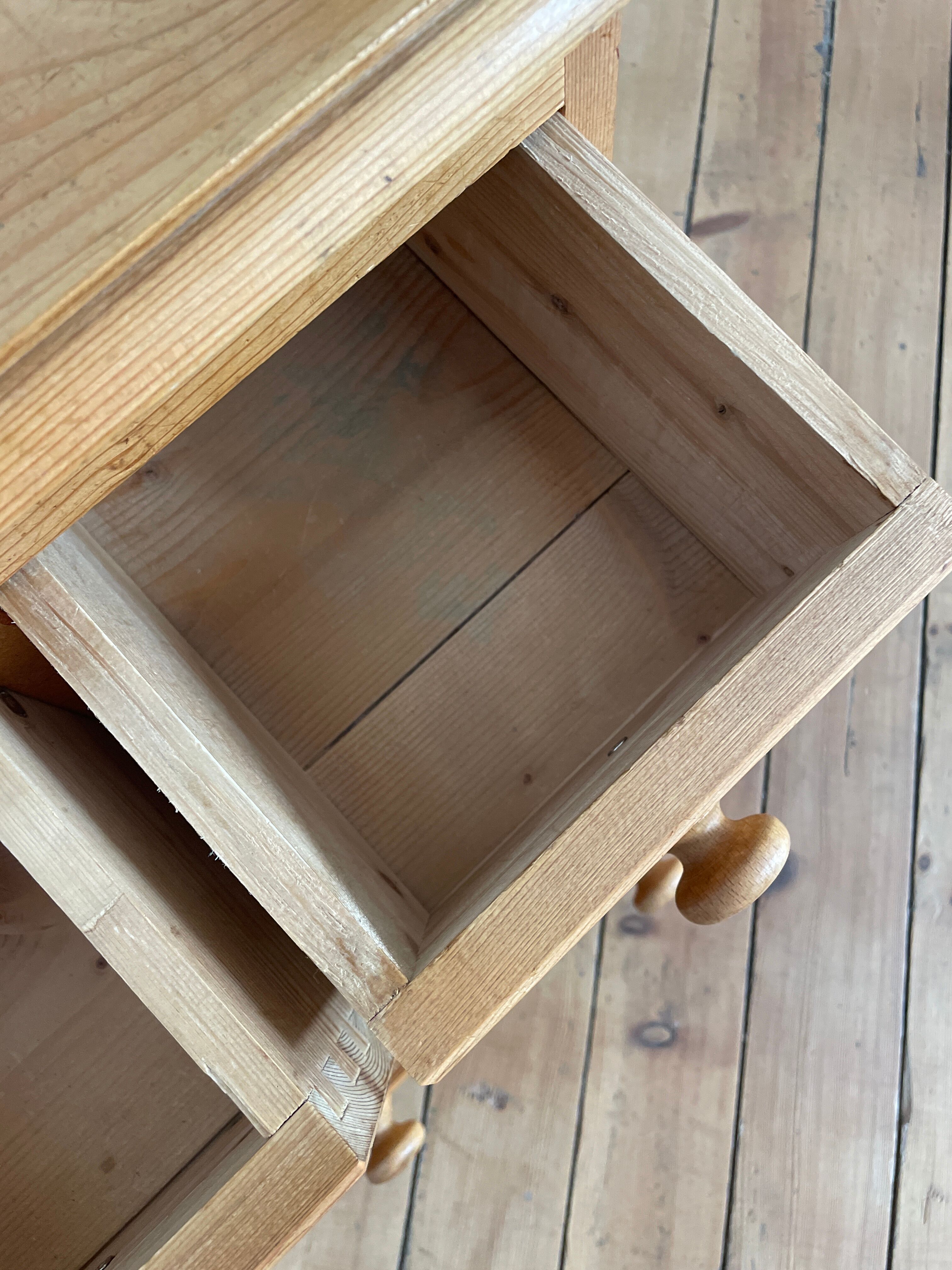 Mini commode vintage pour chambre d’enfant